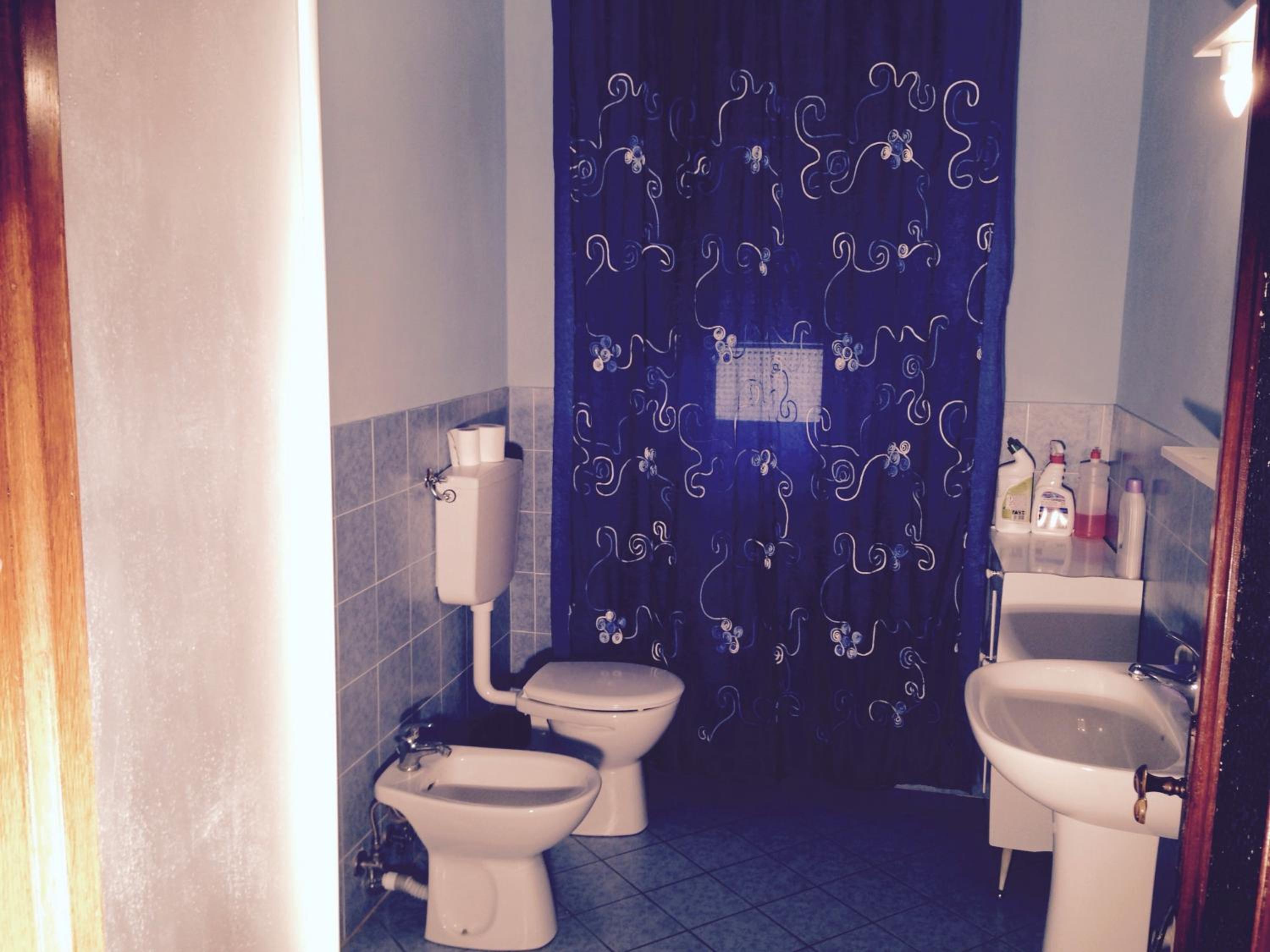 Stanza Bellaria en Pontedera — bathroom