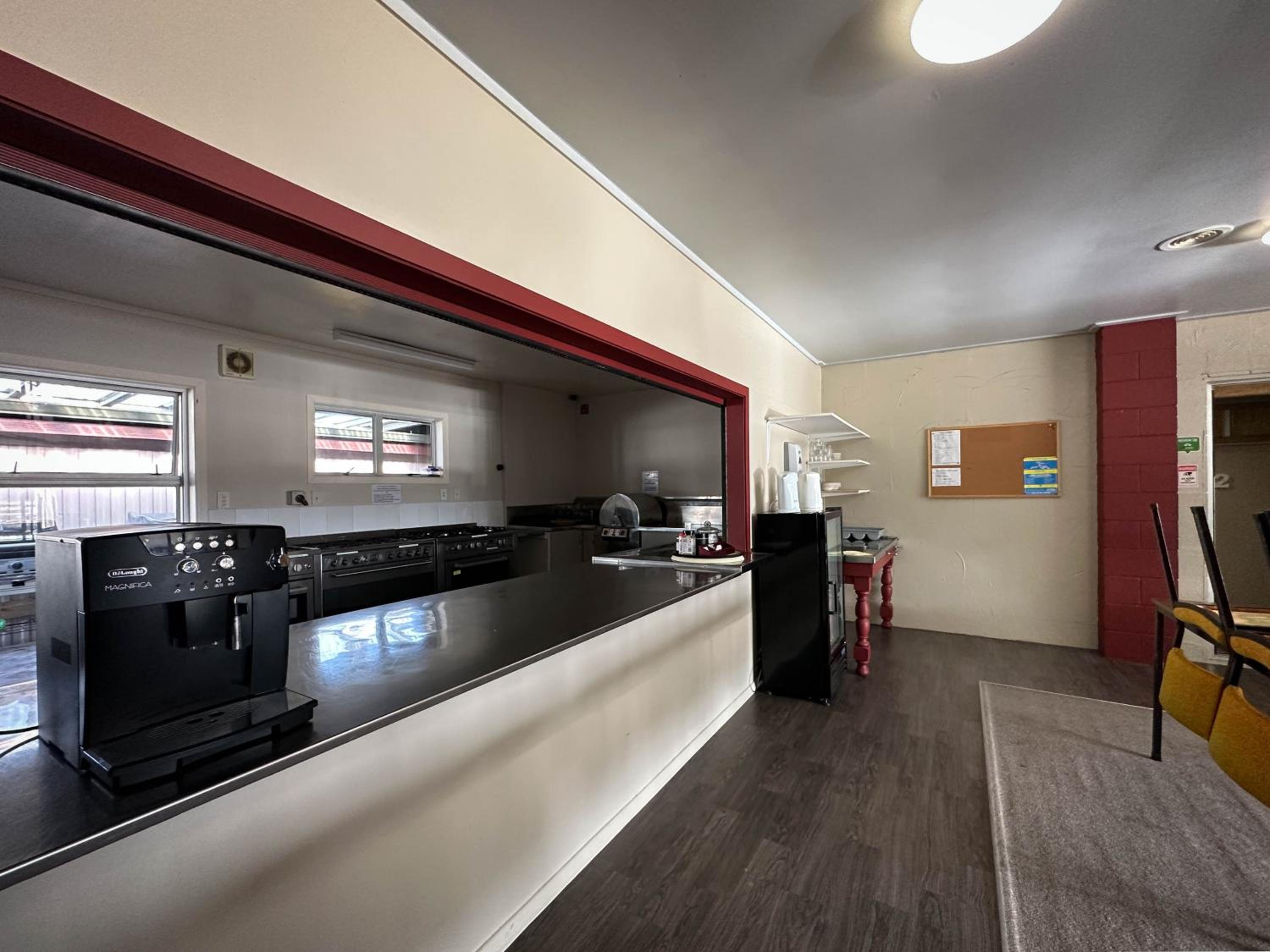 The Crossing Lodge & Backpackers