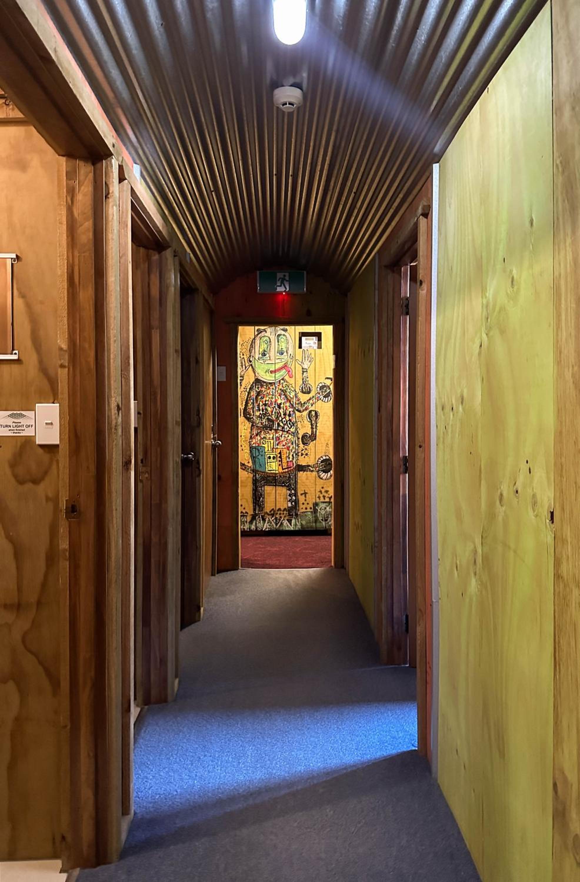 The Crossing Lodge & Backpackers