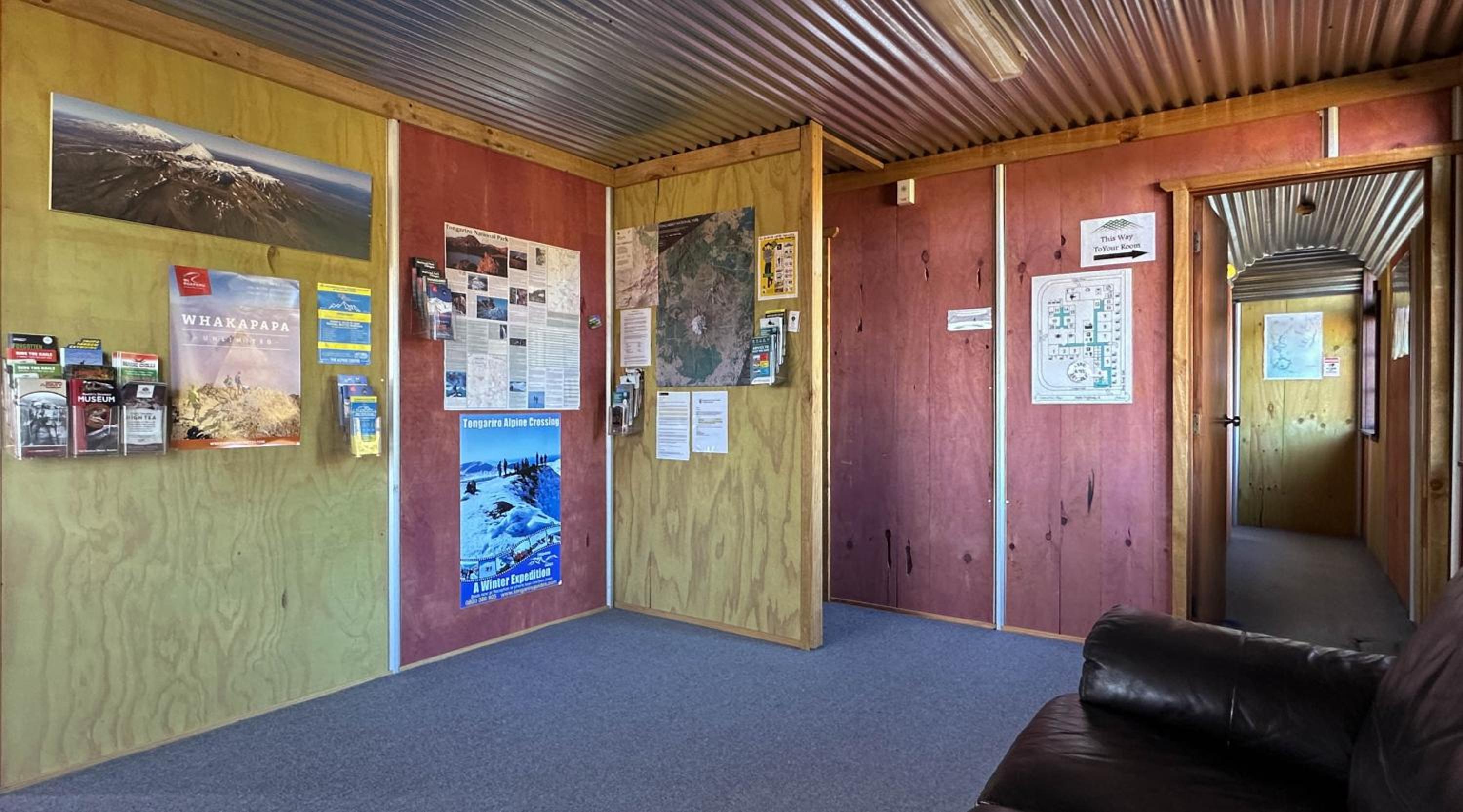 The Crossing Lodge & Backpackers