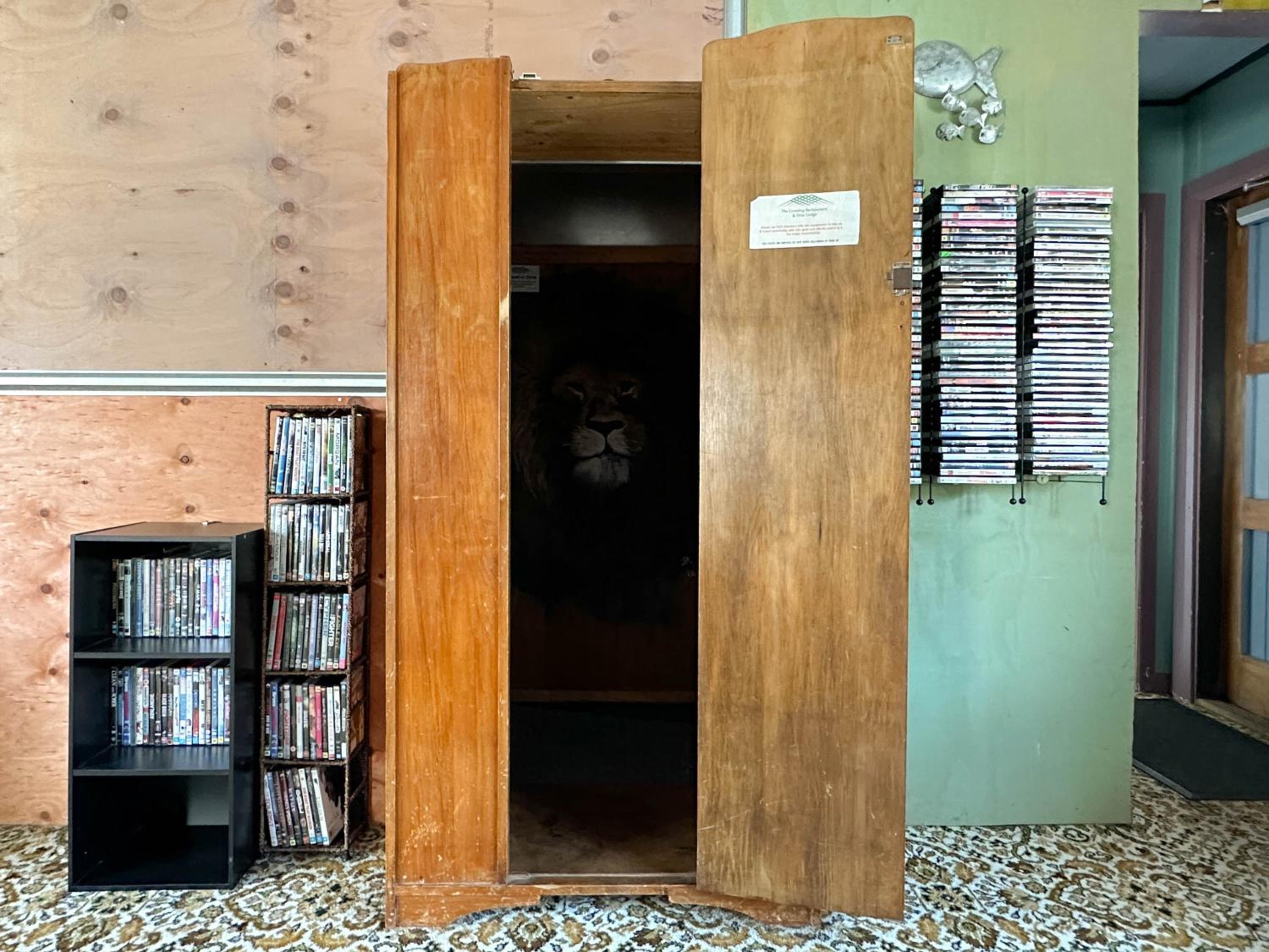 The Crossing Lodge & Backpackers