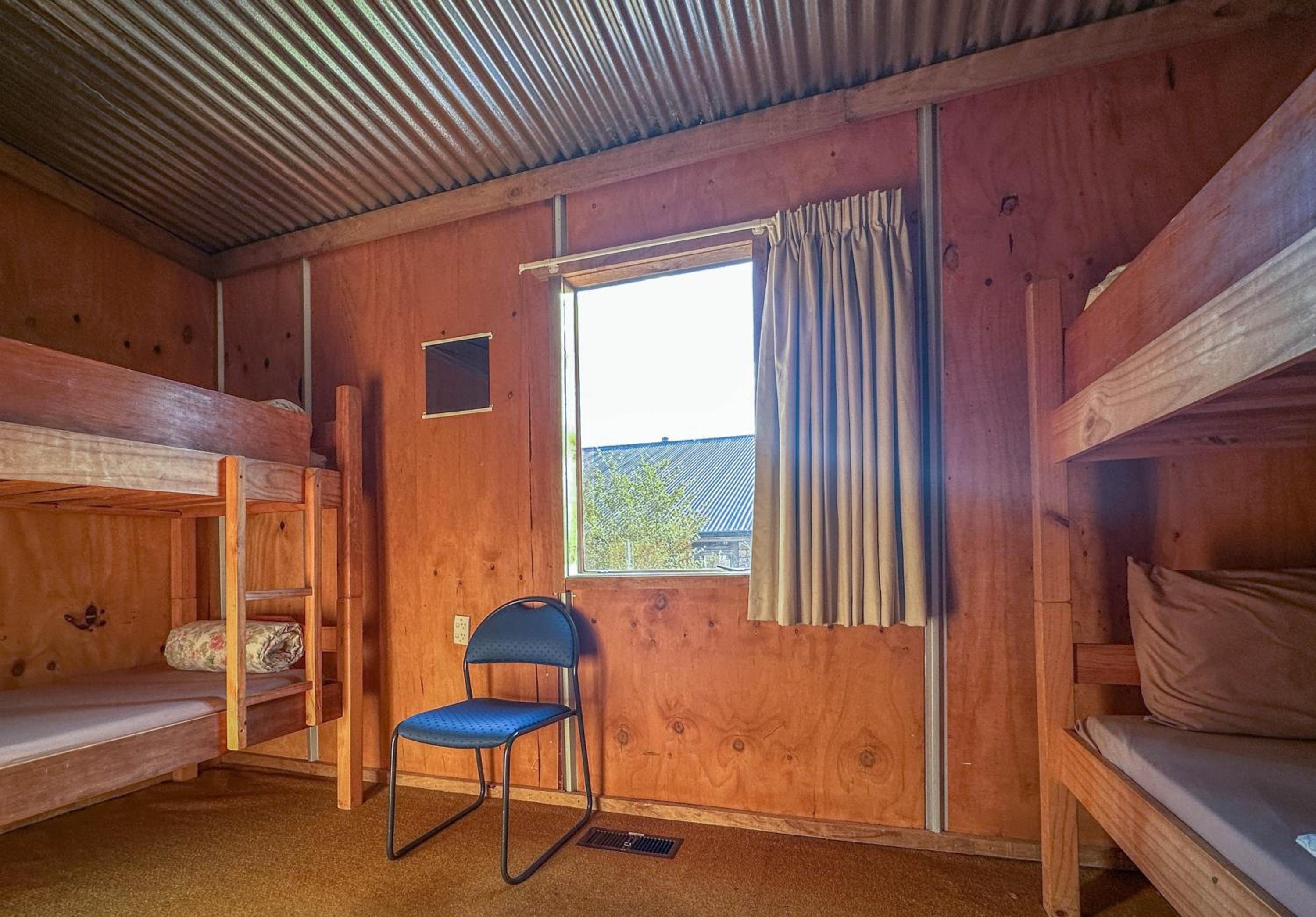 The Crossing Lodge & Backpackers