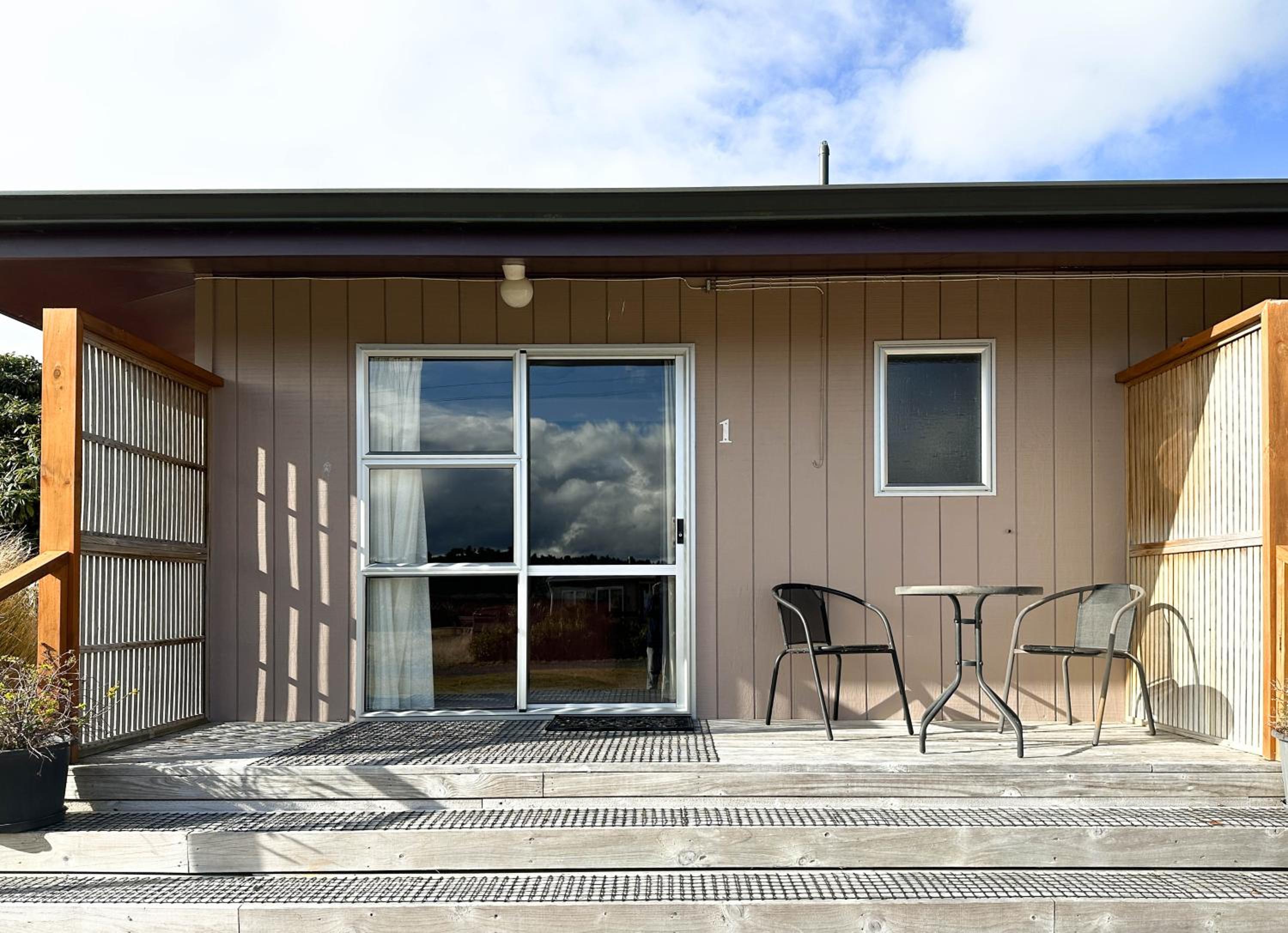 The Crossing Lodge & Backpackers