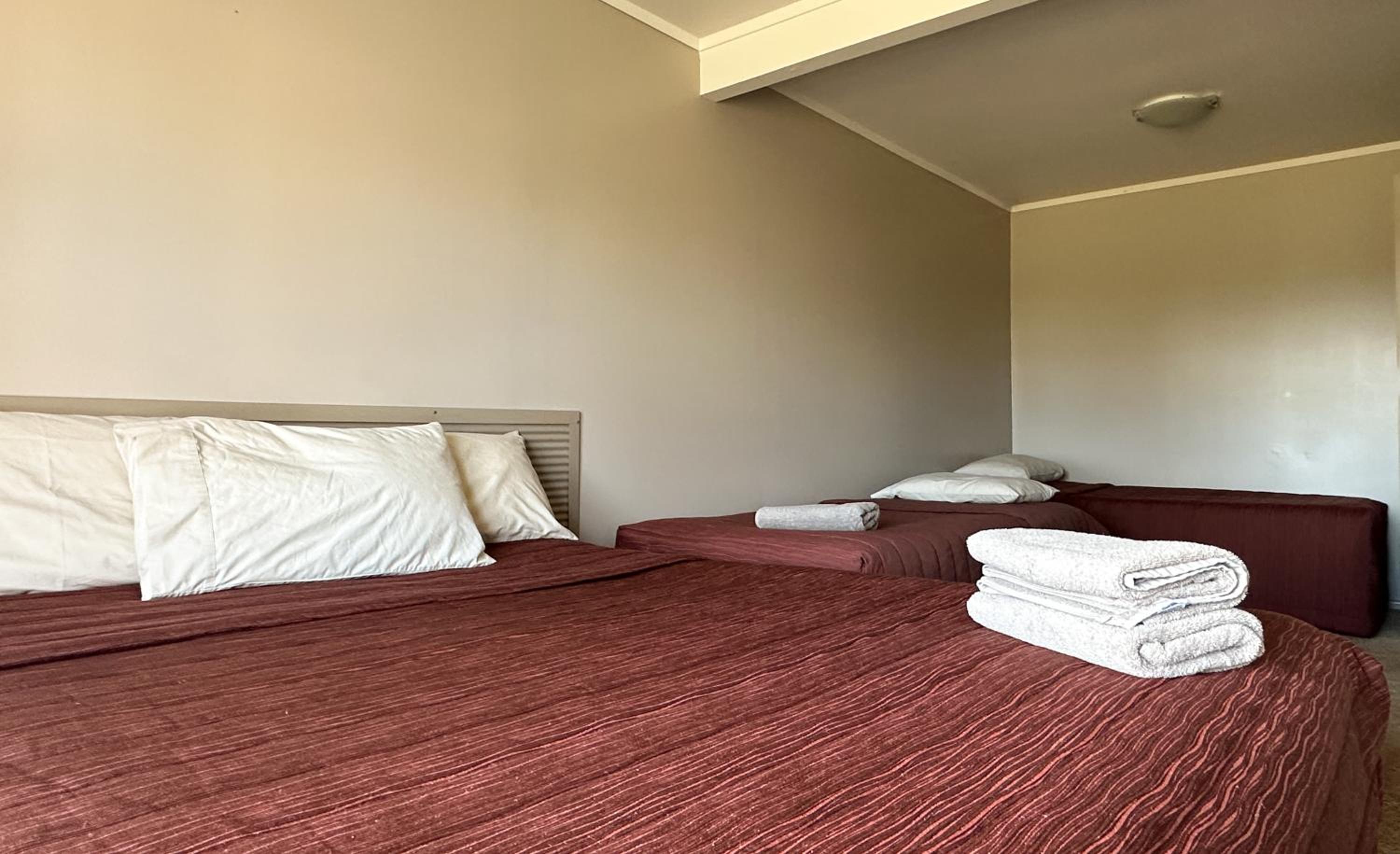 The Crossing Lodge & Backpackers