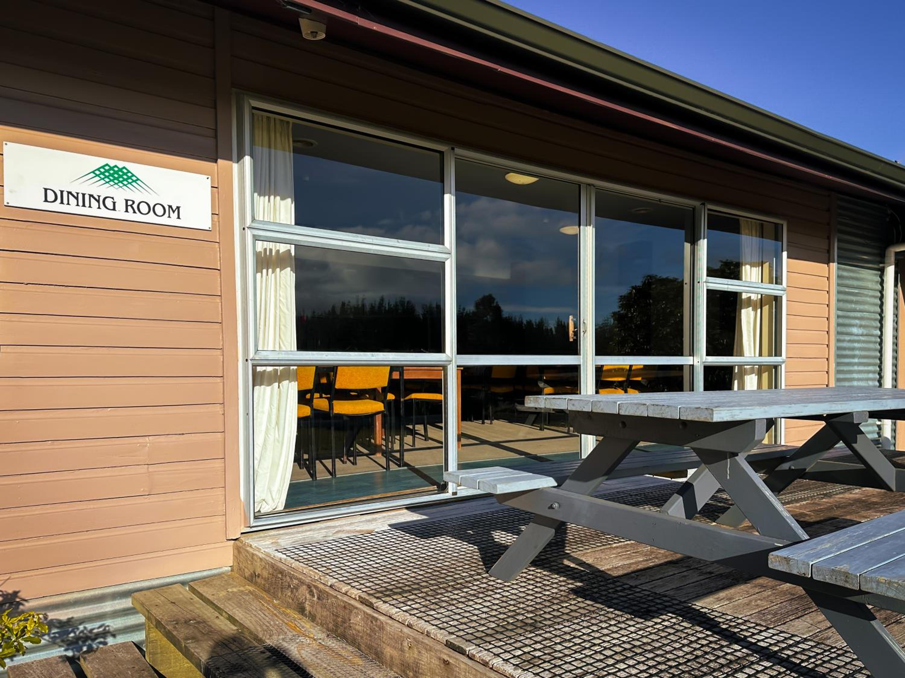 The Crossing Lodge & Backpackers