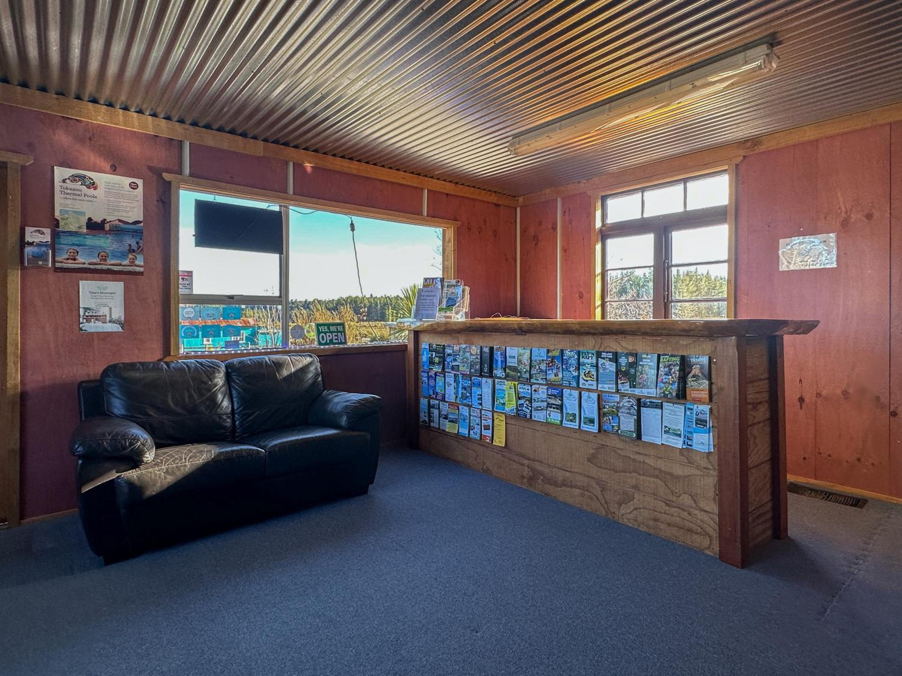 The Crossing Lodge & Backpackers