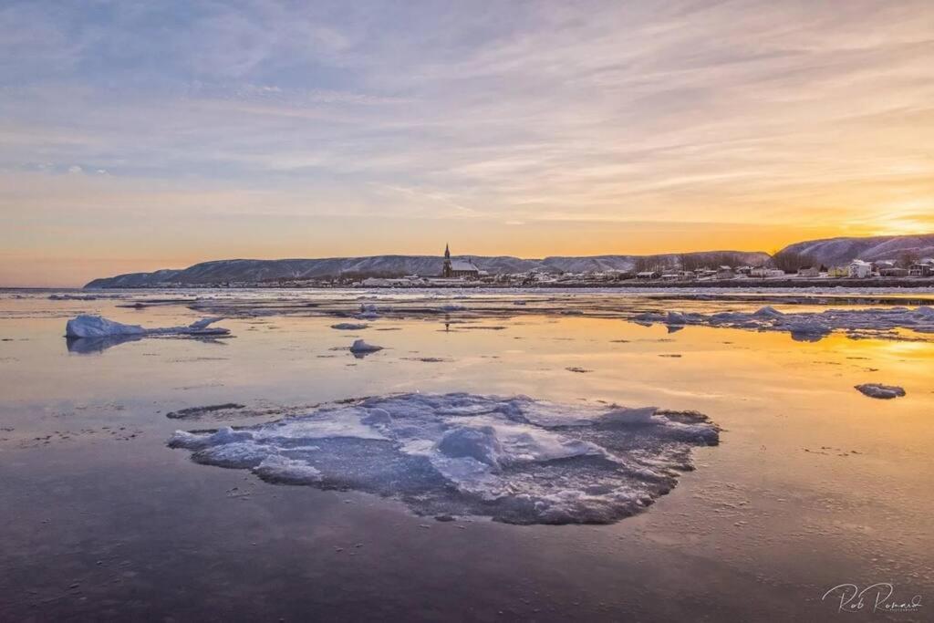 Spruce - Luxury Oceanview Cottage with Hot Tub & Private Beach Access near Cabot Trail