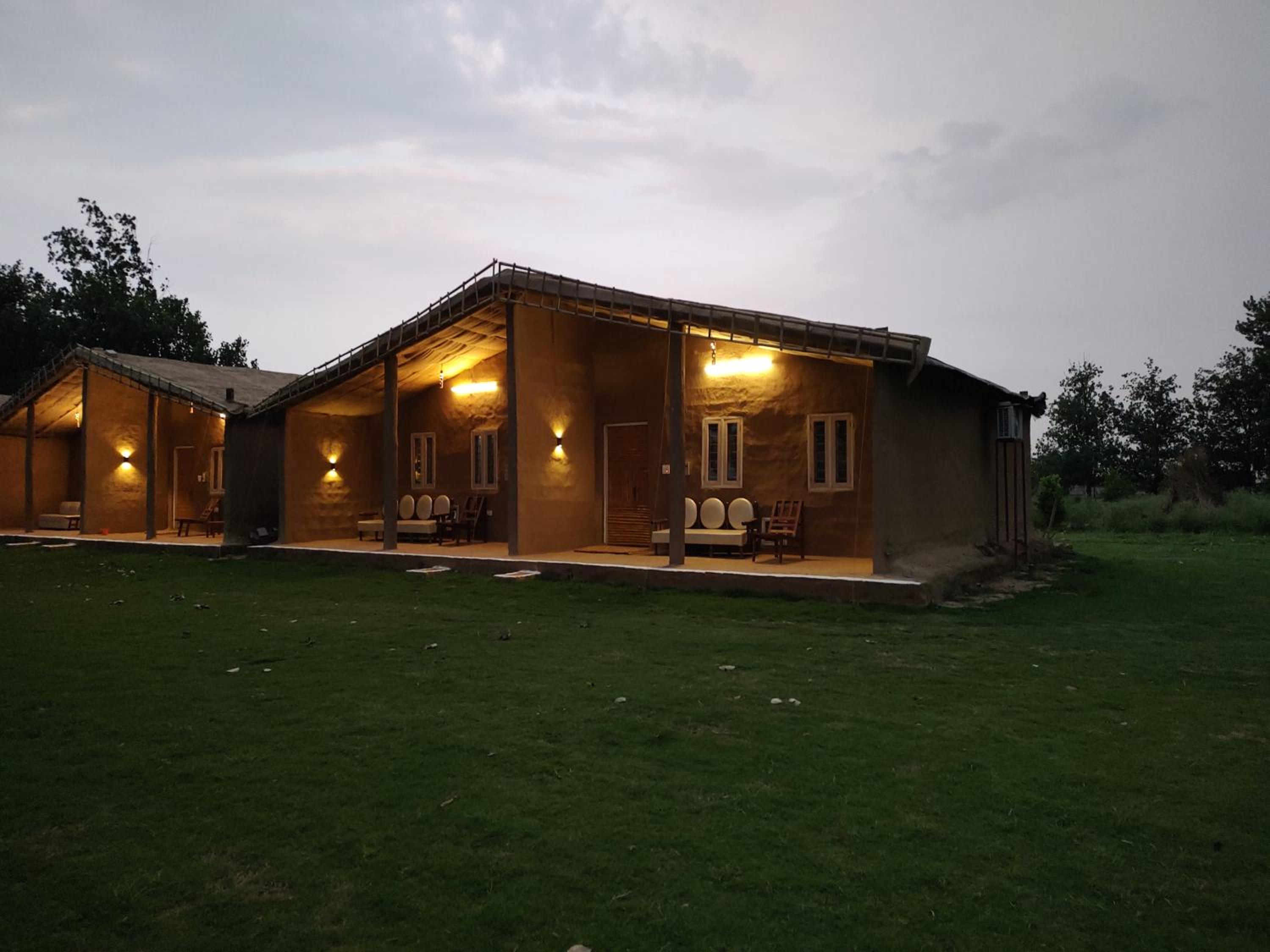 Virsaa - The Captain's Mud Retreat view 3