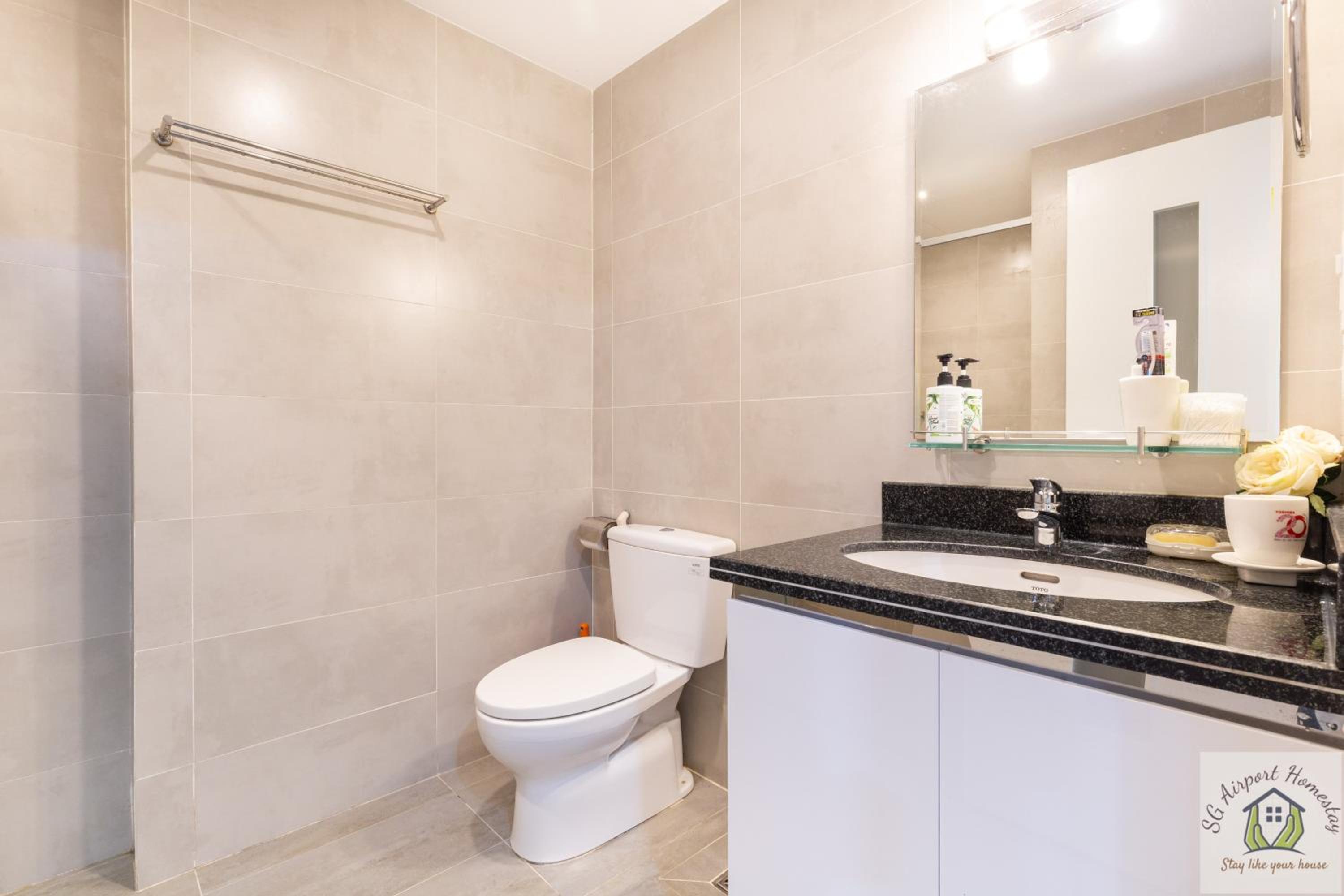 iHome Furnished Apartments in Orchard Garden Building with Free Gym & Pool, Airport Pick-Up Service