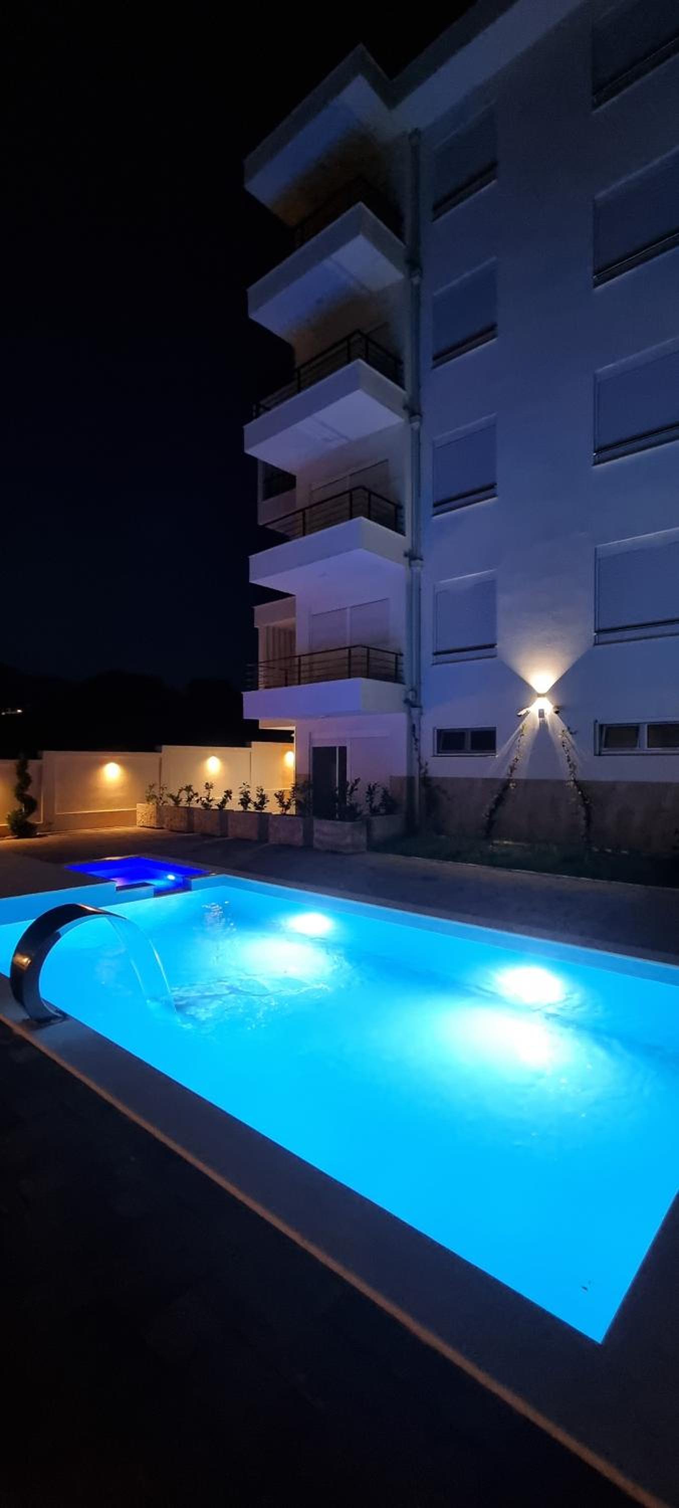 Cold Bay Mansion Luxury Sea View Suites view 3