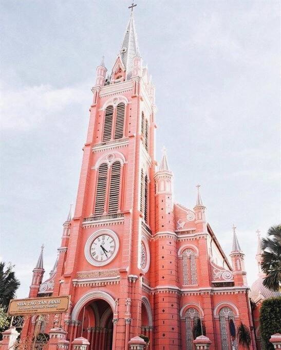 Cozy Modern Place with Projector - Near PINK CHURCH