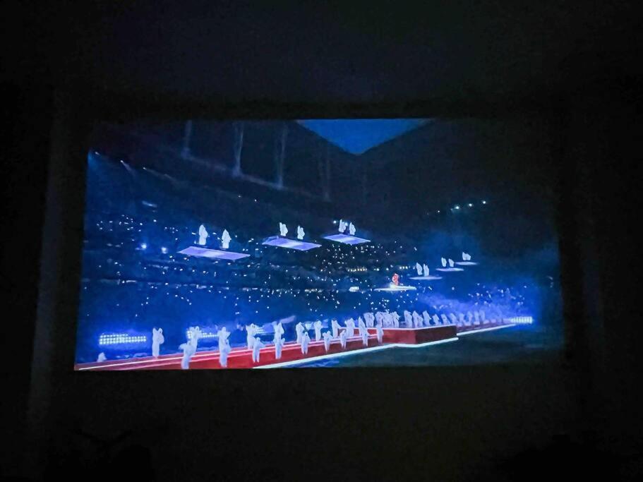 Cozy Modern Place with Projector - Near PINK CHURCH