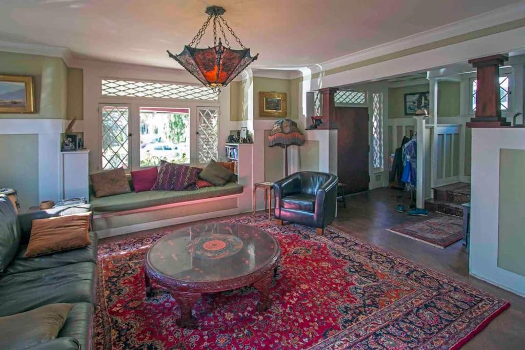 Artistic Craftsman Charm - DTLA-Pasadena-Hollywood