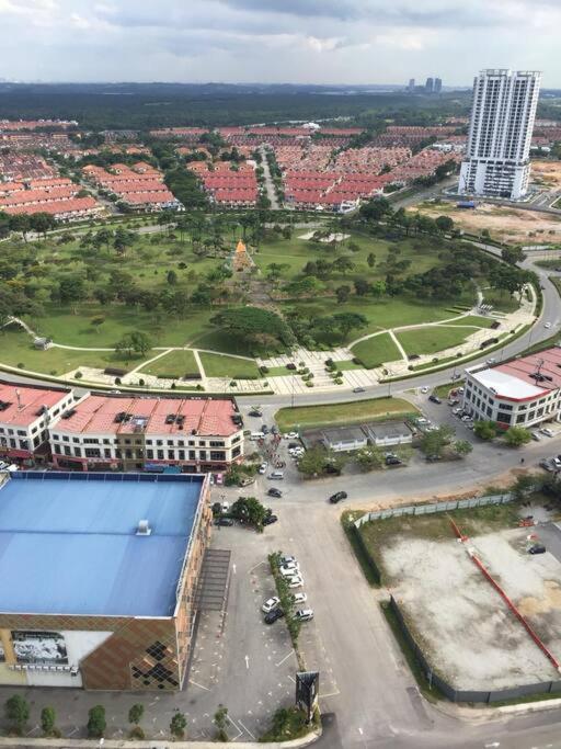 Sky Loft 3 rooms beside Aeon With Smart TV & Facilities L14