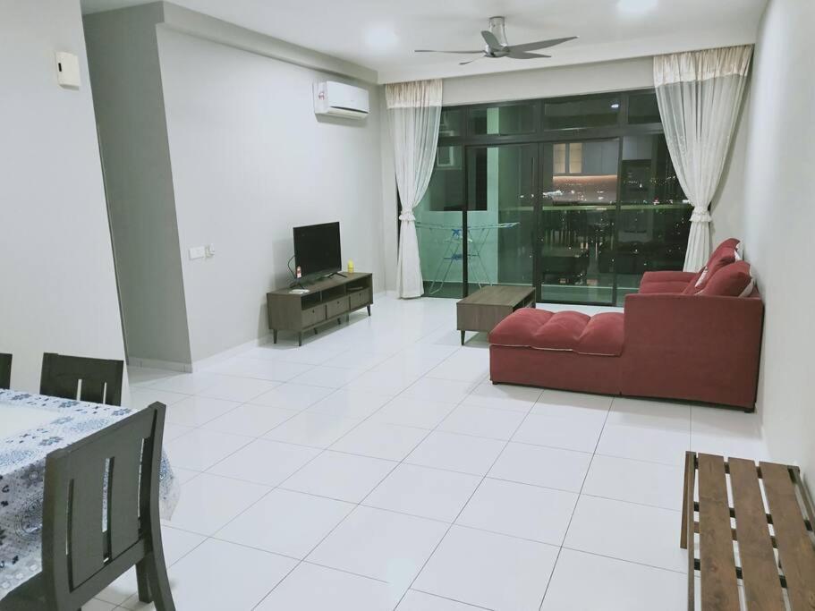 Sky Loft 3 rooms beside Aeon With Smart TV & Facilities L14