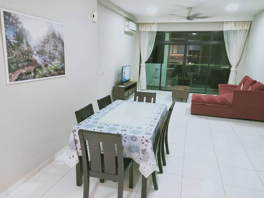 Sky Loft 3 rooms beside Aeon With Smart TV & Facilities L14
