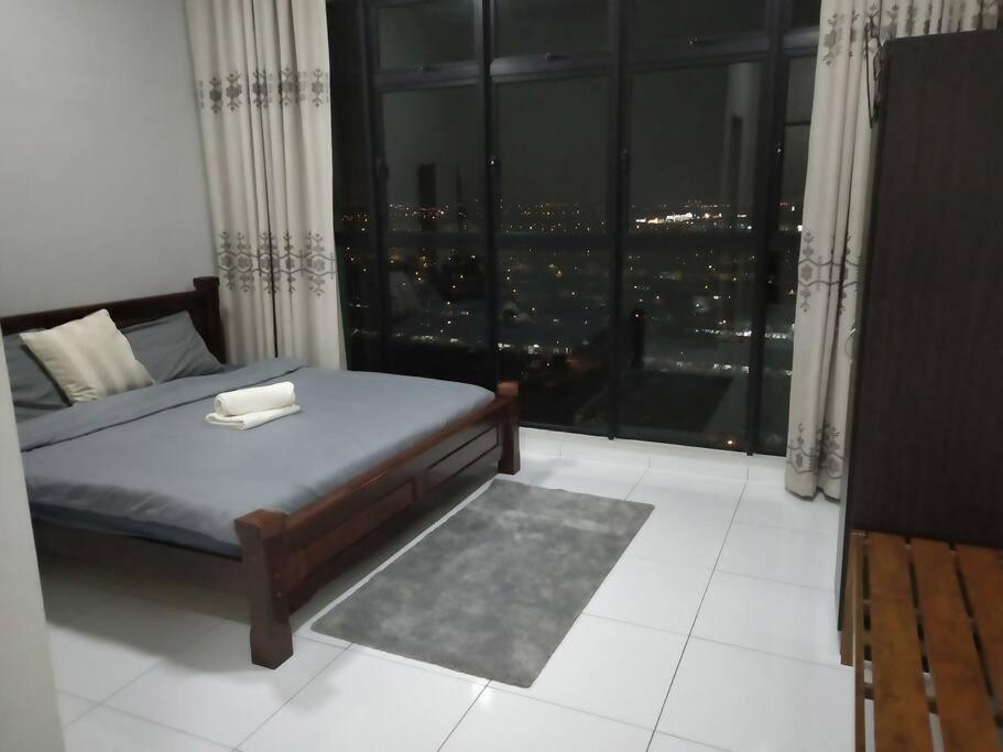 Sky Loft 3 rooms beside Aeon With Smart TV & Facilities L14