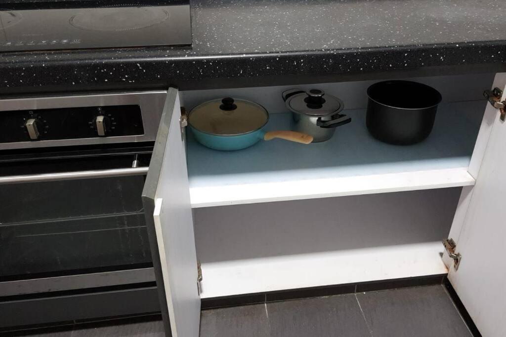 Sky Loft 3 rooms beside Aeon With Smart TV & Facilities L14