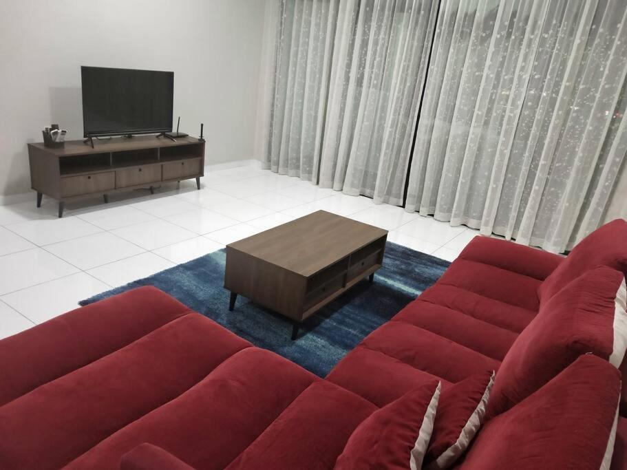 Sky Loft 3 rooms beside Aeon With Smart TV & Facilities L14
