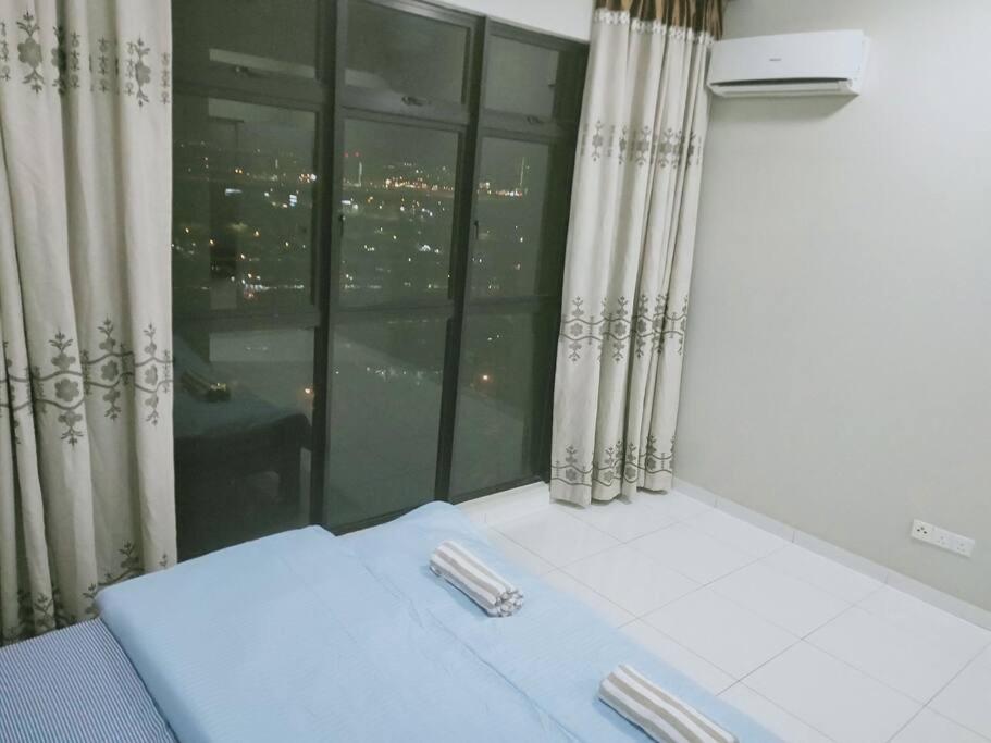 Sky Loft 3 rooms beside Aeon With Smart TV & Facilities L14