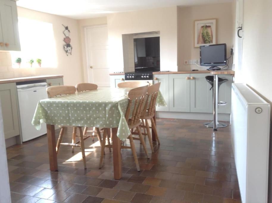 Lynn Cottage, Newport view 4