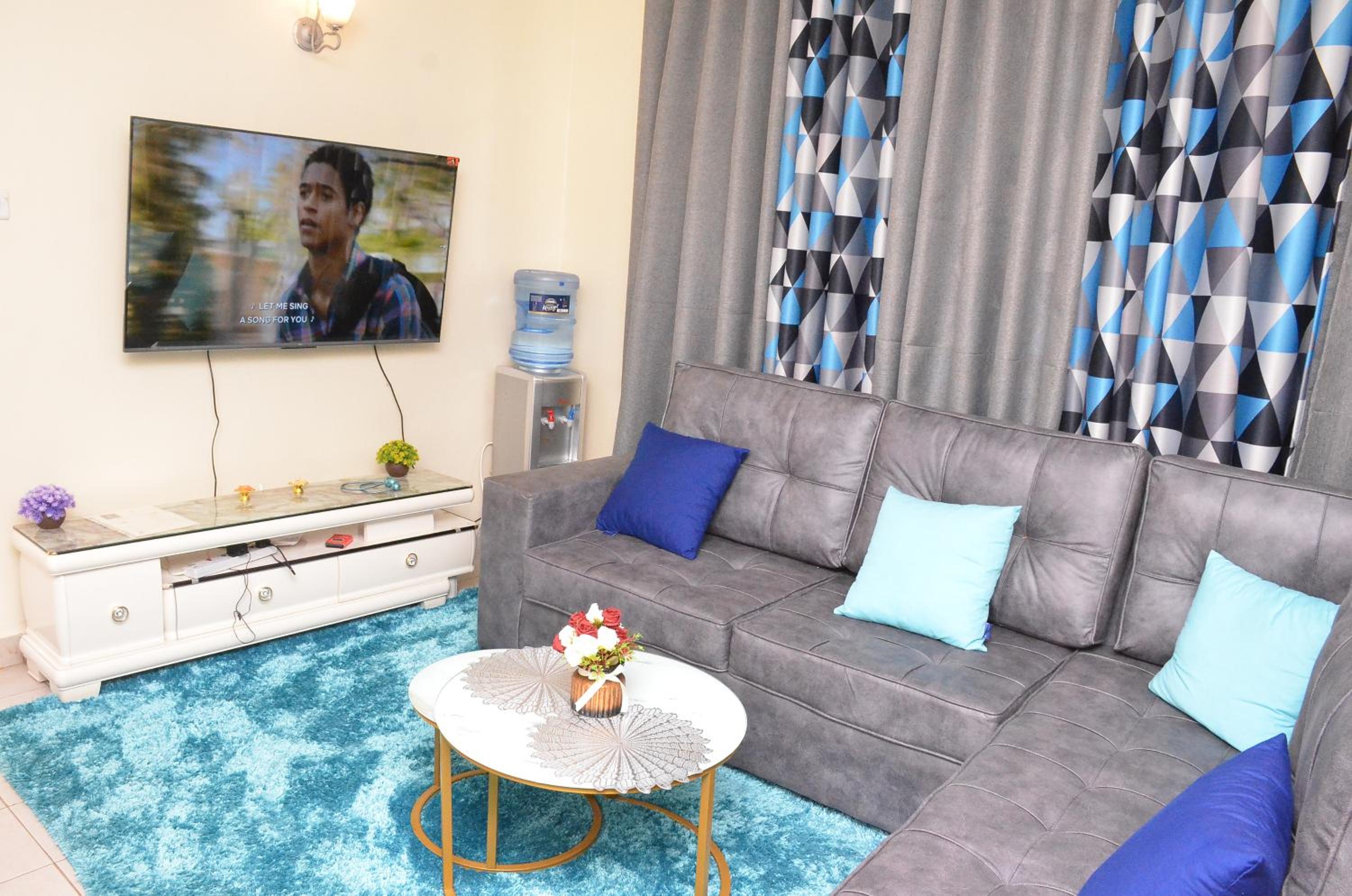 Executive One Bedroom in Roasters, Garden estate Thika Road view 3