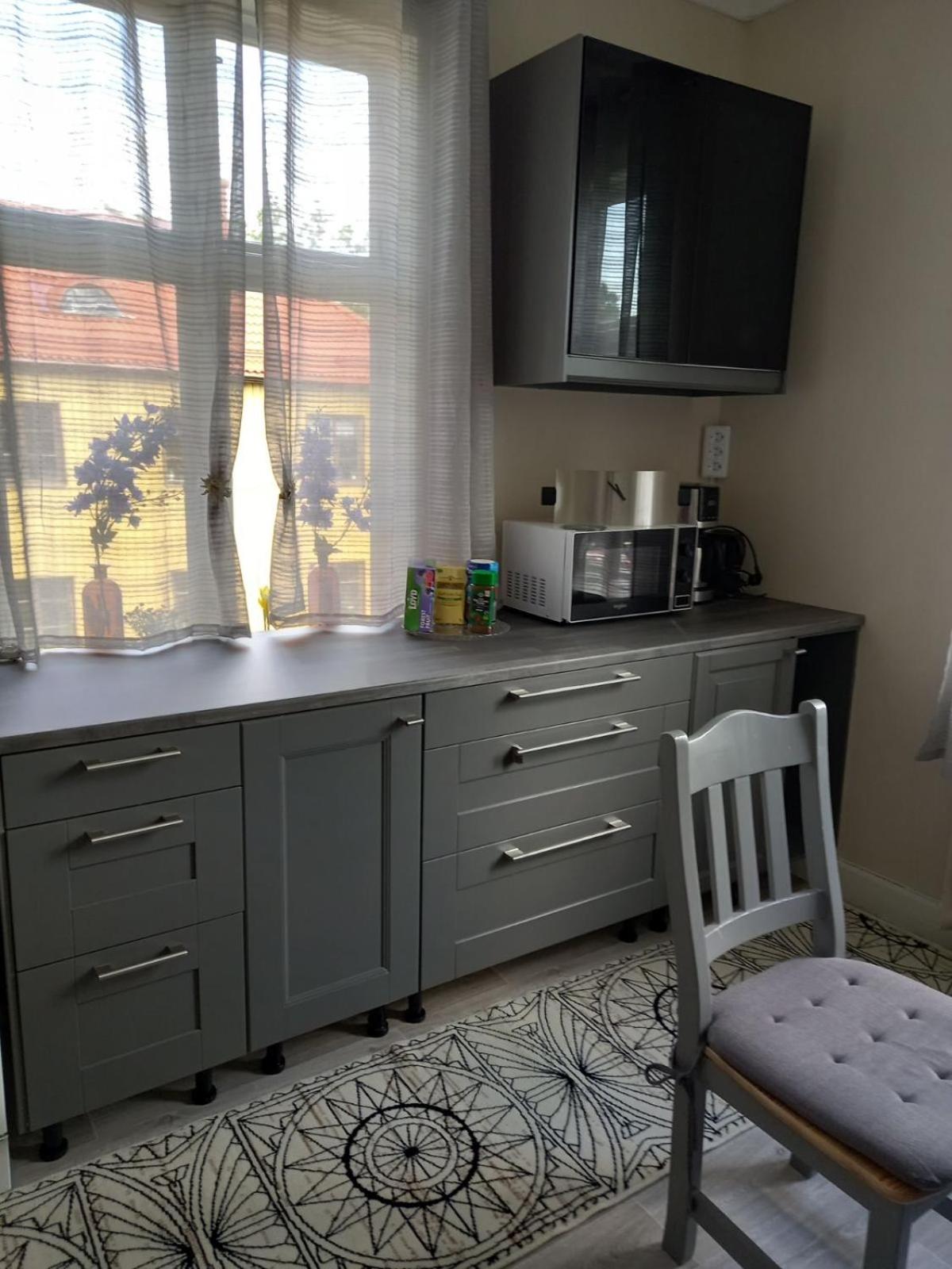 1 bedroom apartment, whole flat view 4