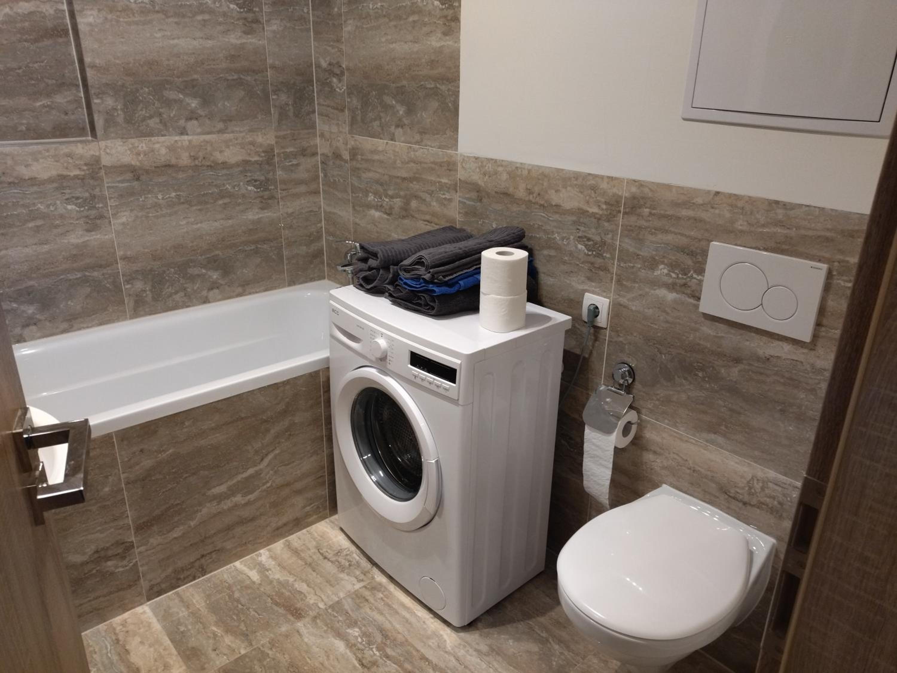 Brand new two room apartment #34 with free secure parking in the center