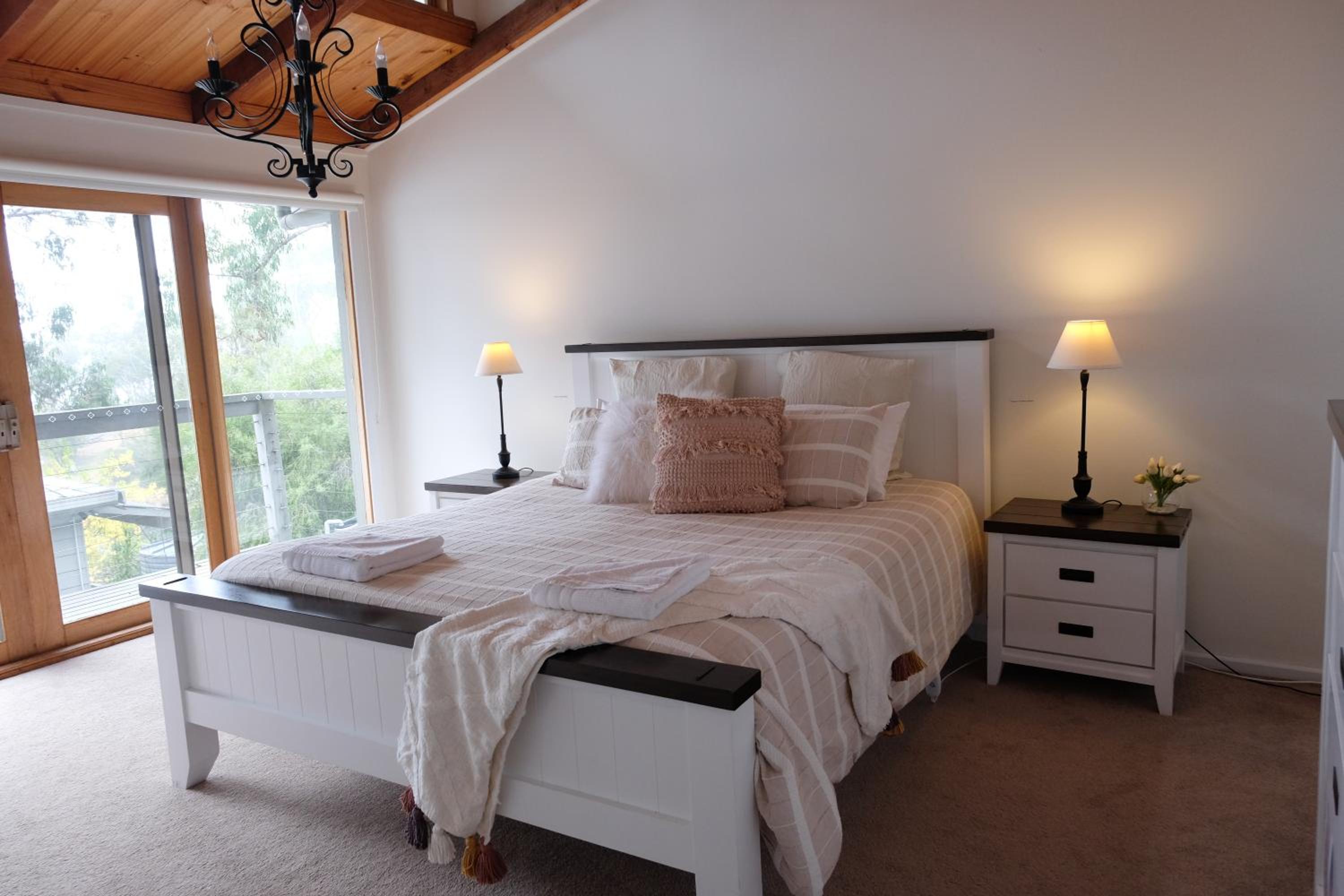 Paradise Retreat Lakehouse