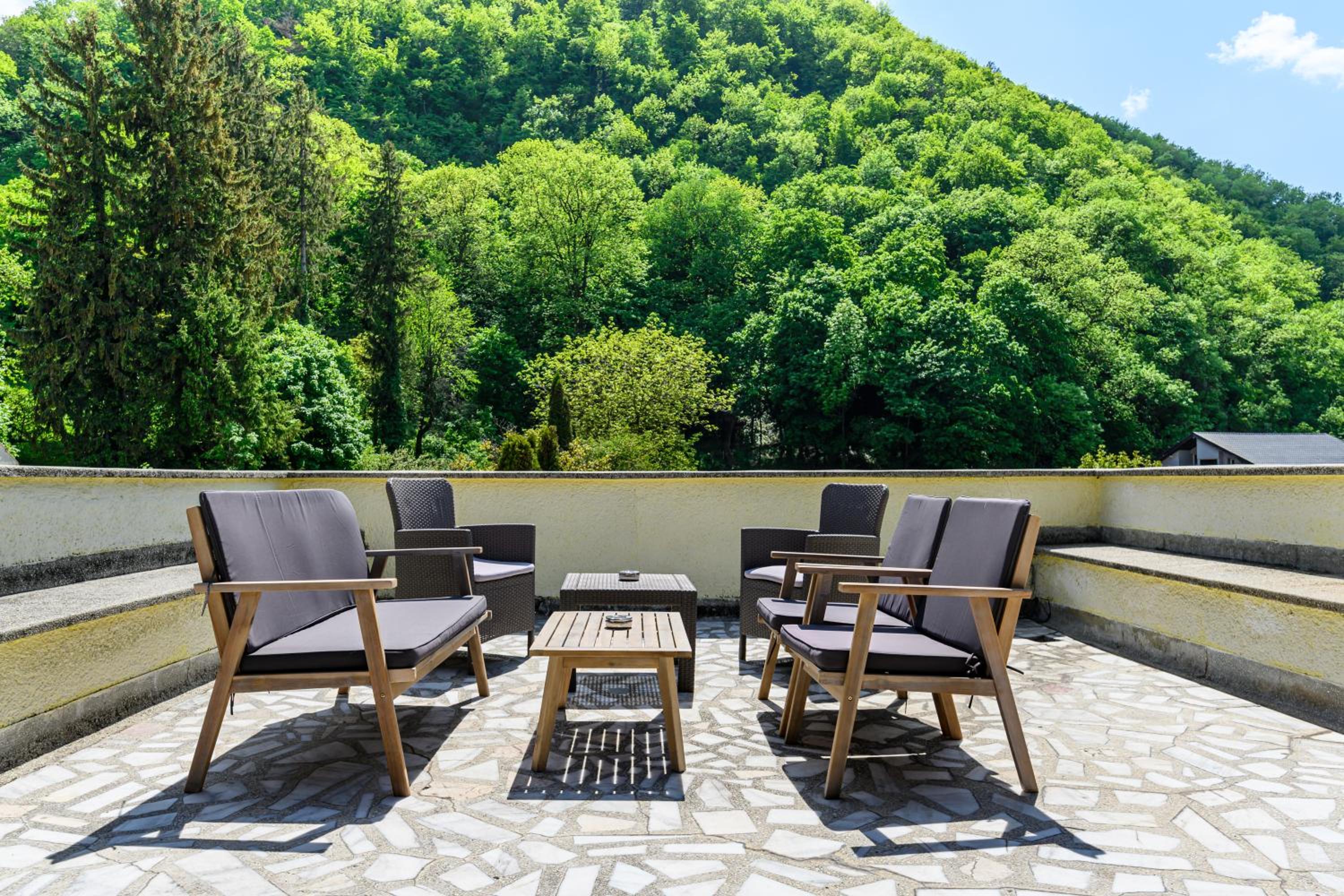 Cedrus Boutique view 4