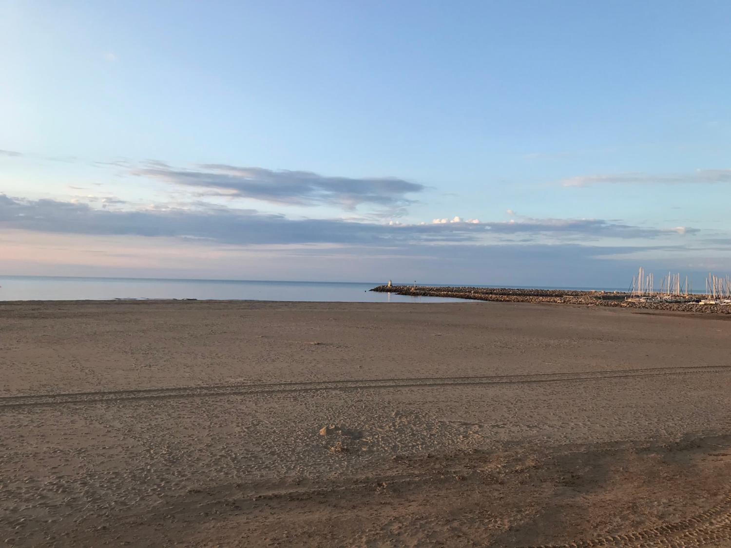 Les Corsaires direct plage près du port