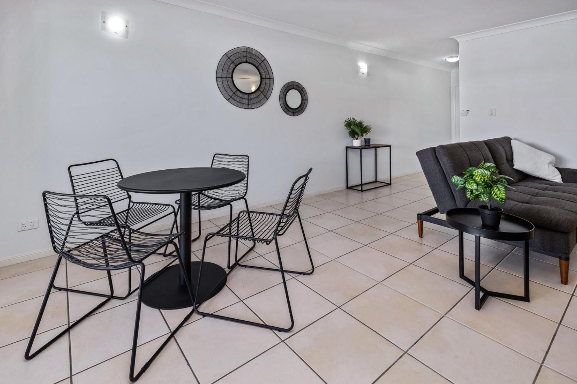 Zion Escapes Retreat on Pease, City Edge Family Apartment