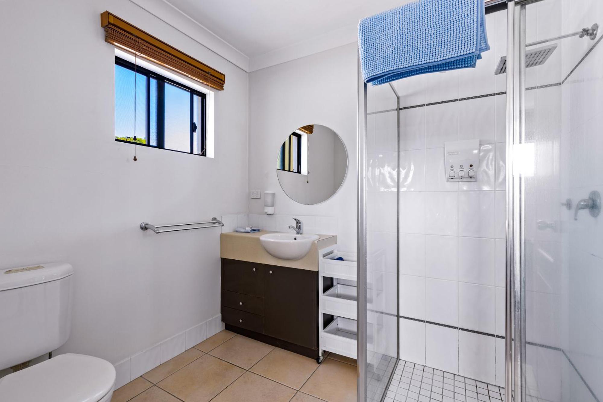 Zion Escapes Retreat on Pease, City Edge Family Apartment