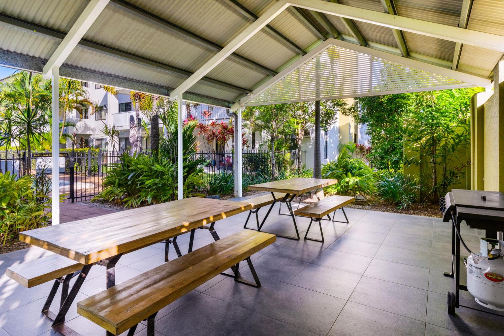 Zion Escapes Retreat on Pease, City Edge Family Apartment