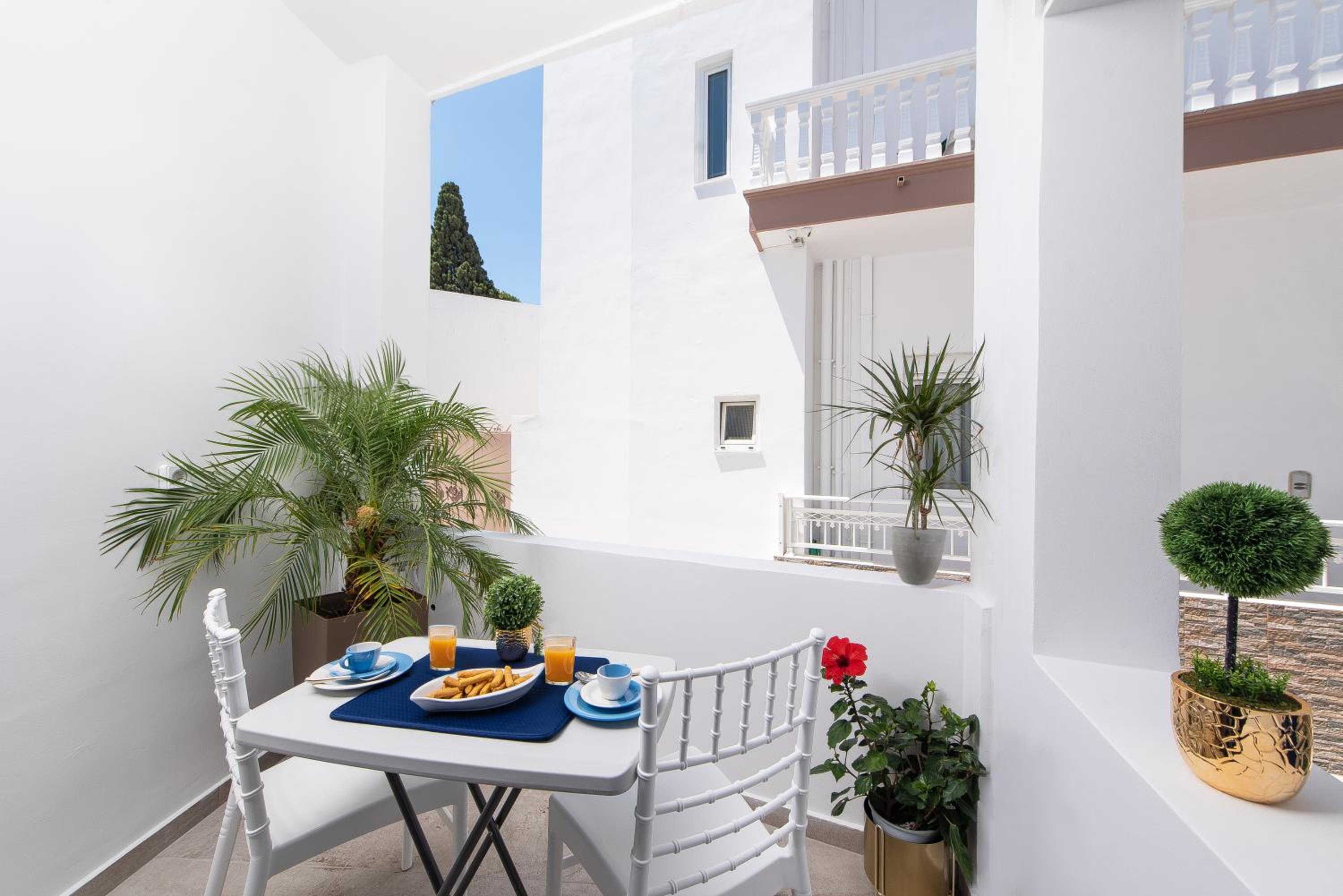 Antonias Apartments & Antonios Garden