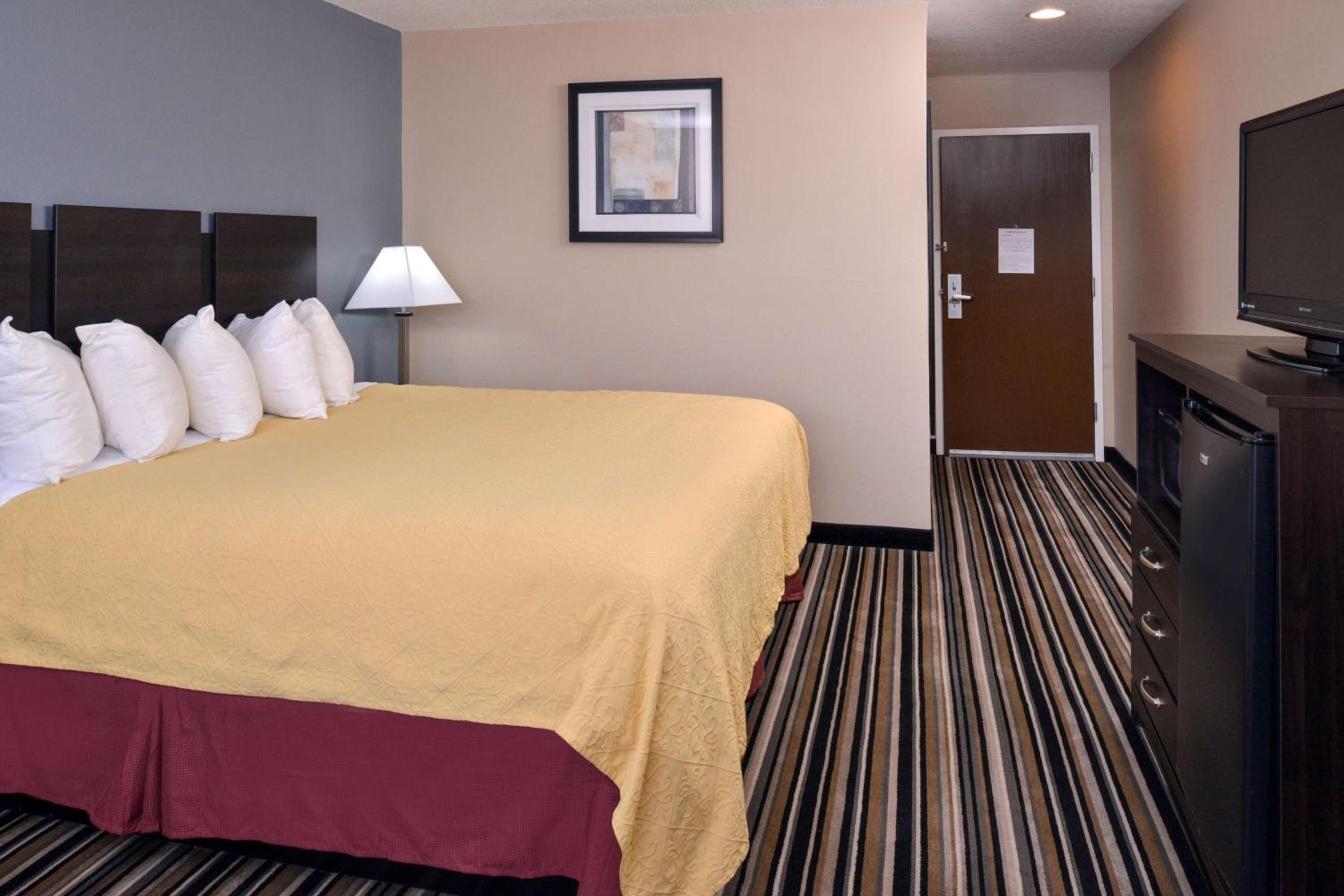 Beaver Vacations - Wingate by Wyndham Beaver I-15 - Property Image 7