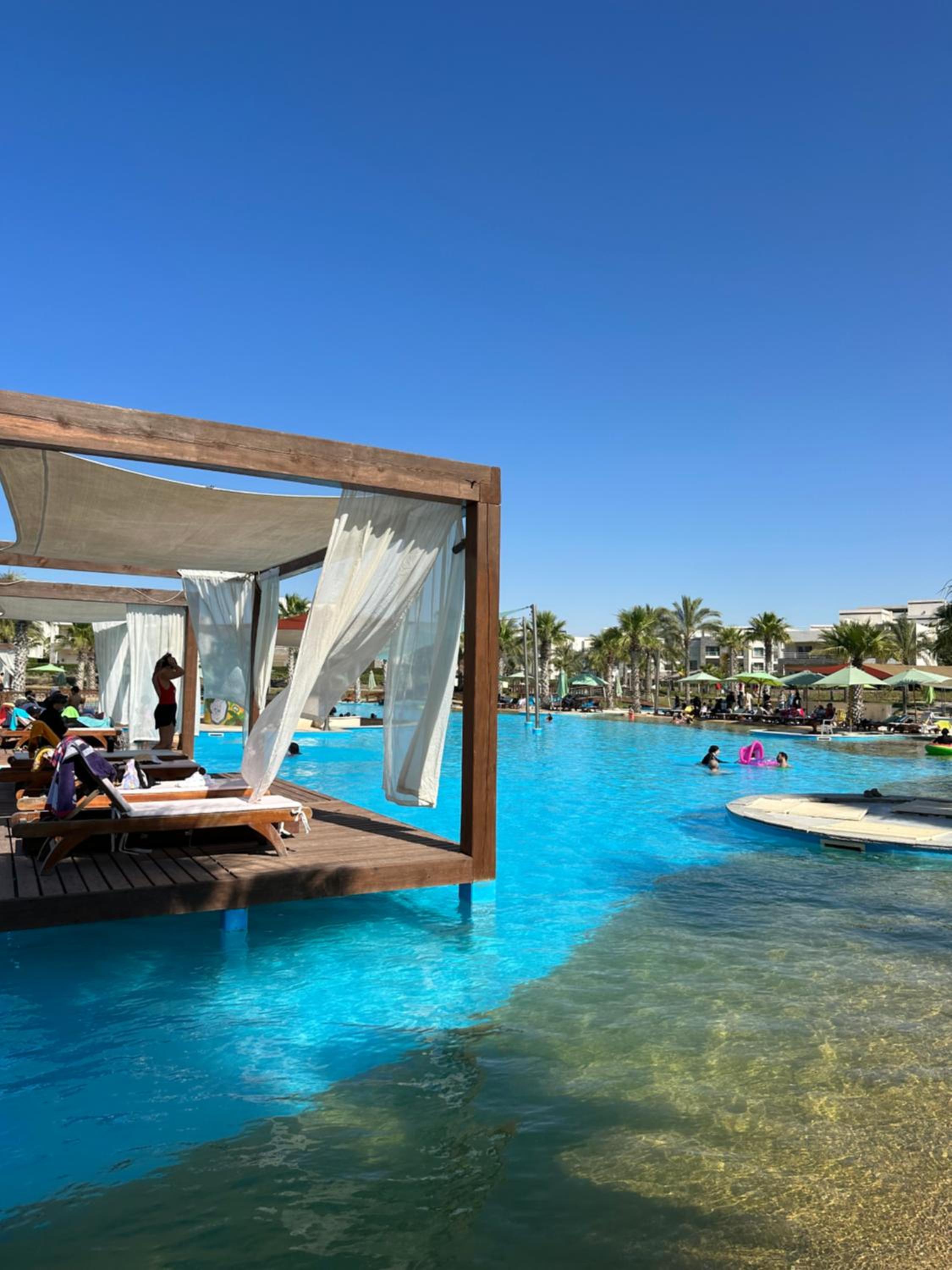 Amwaj summer house for Families