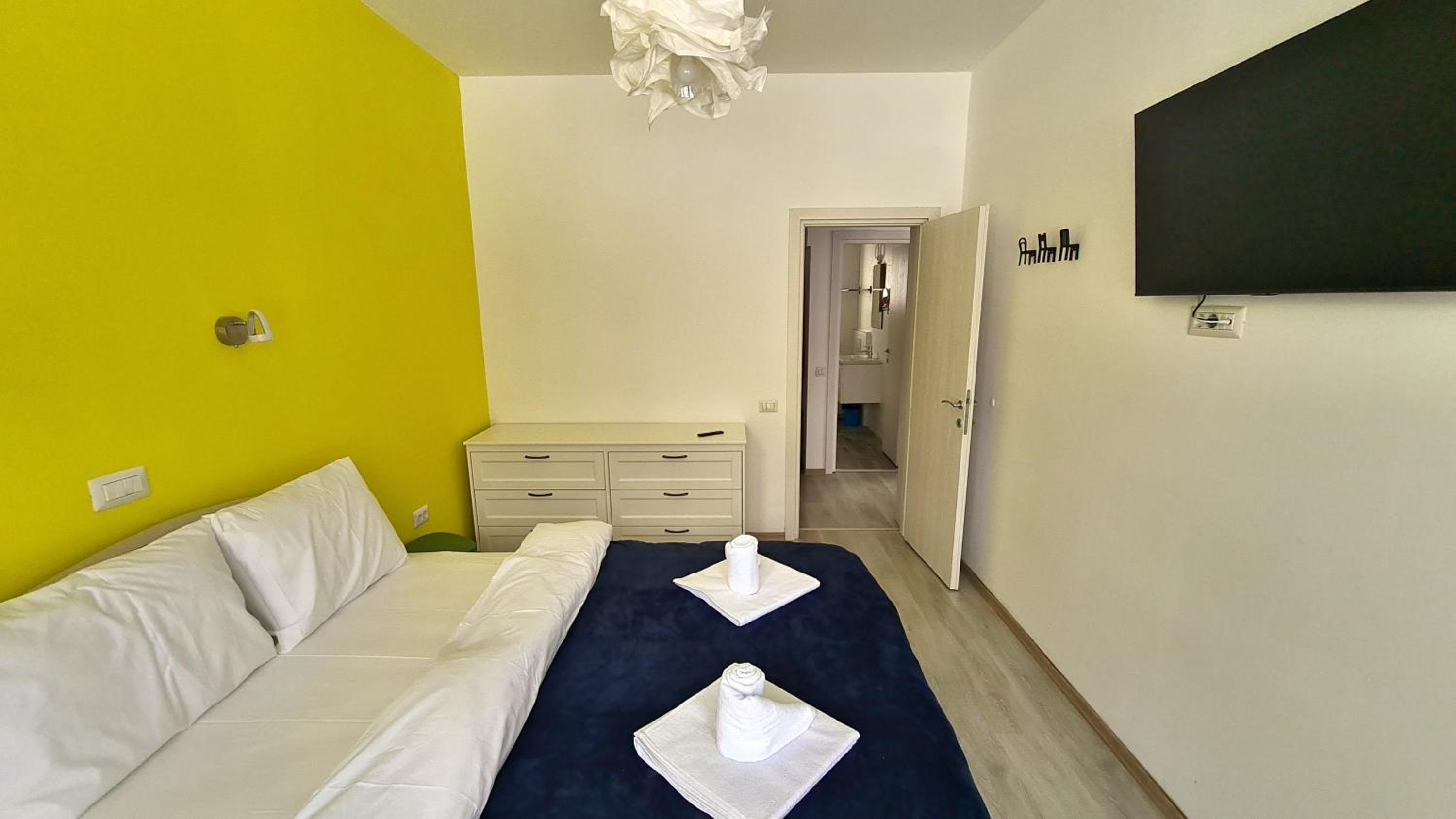 Cozy Riverfront Apartments with garden and mountain view view 2
