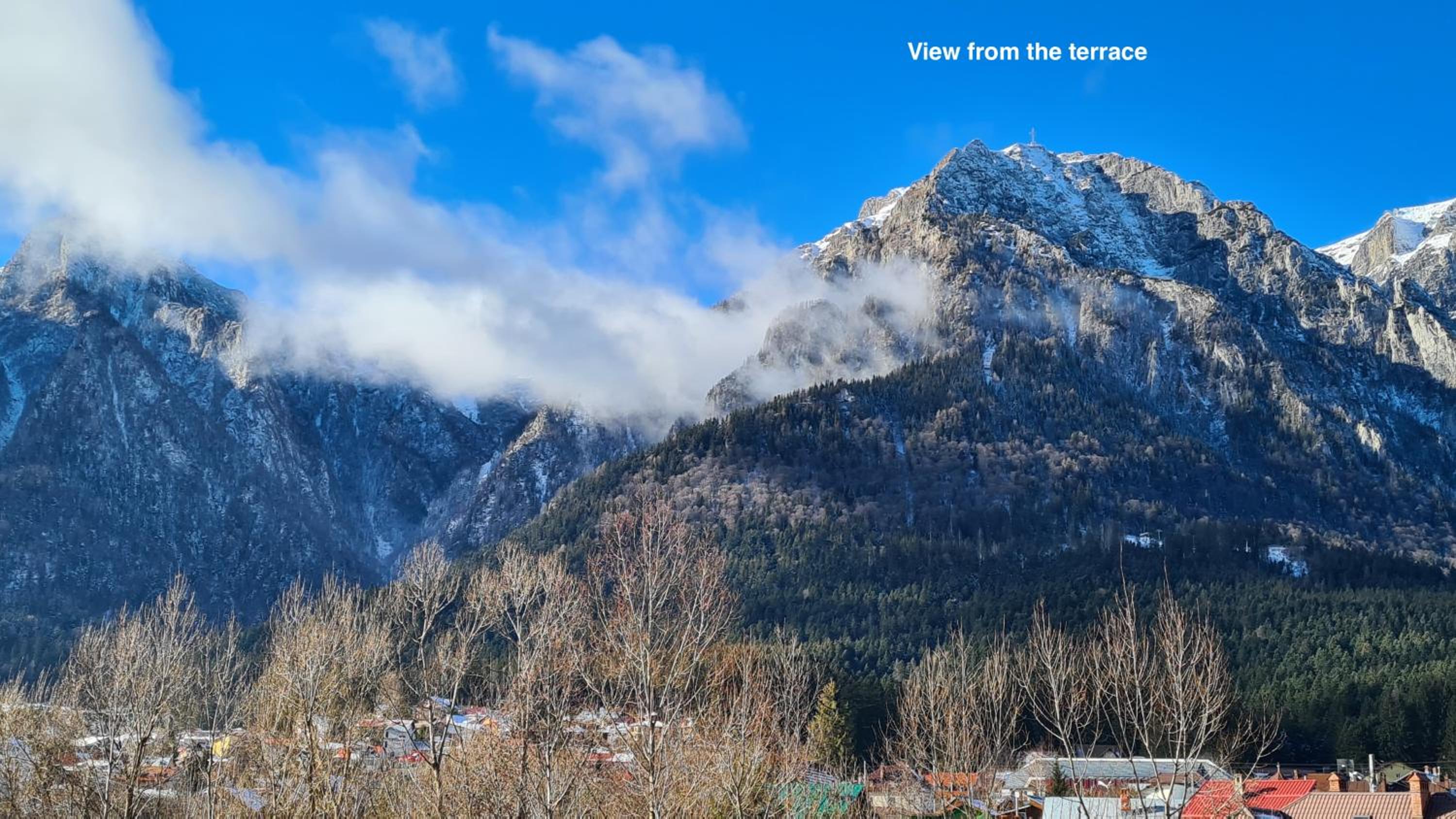Cozy Riverfront Apartments with garden and mountain view view 3