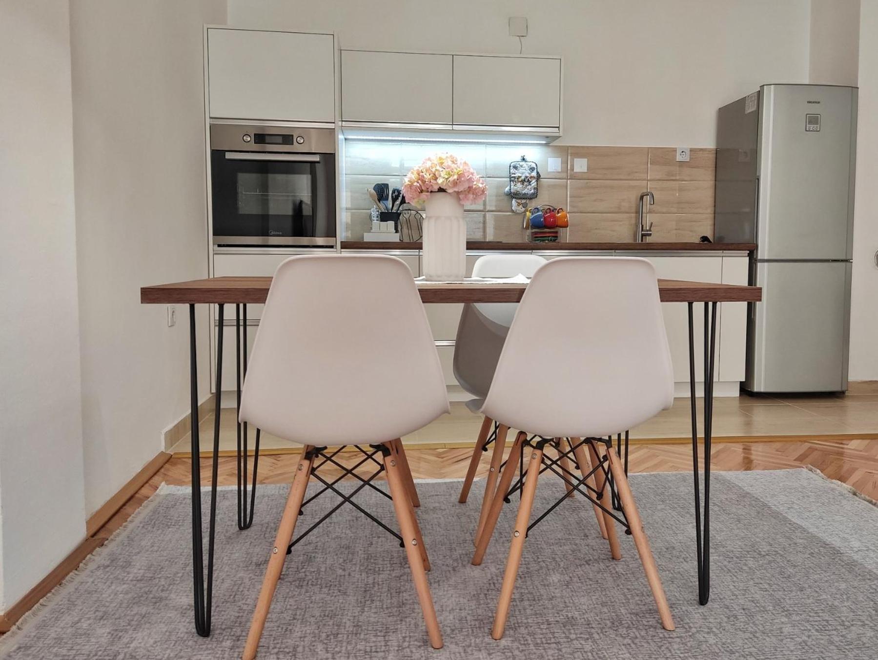 Businoski's Apartment