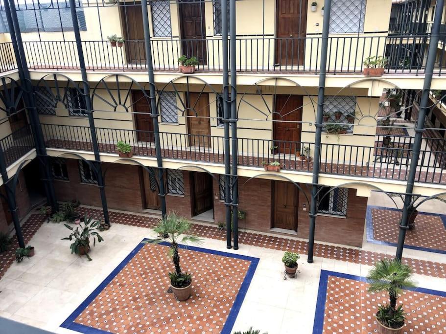 En Patio sevillano Alameda-Isla Magica