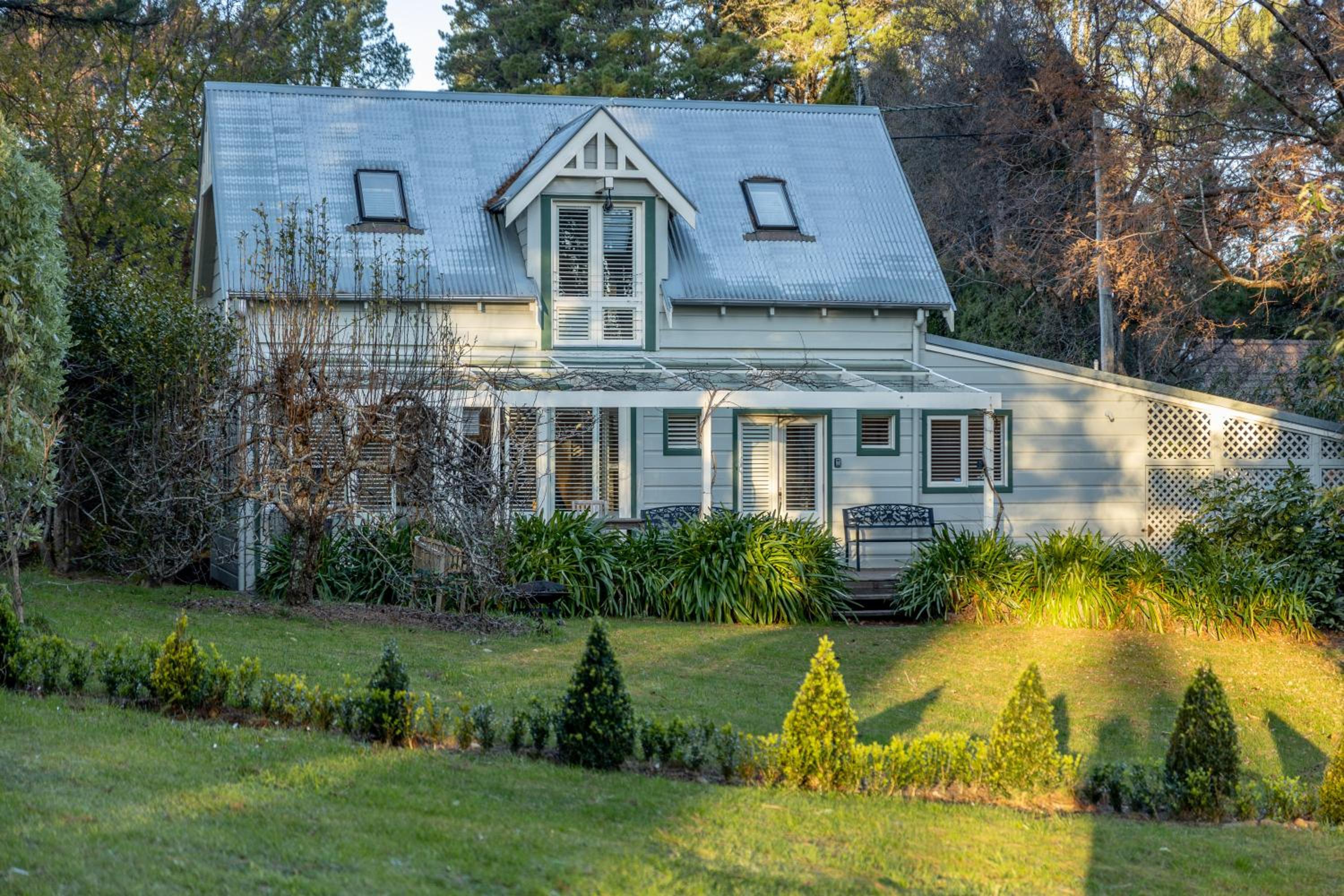 Carramar Coach House, Romantic Falls Retreat
