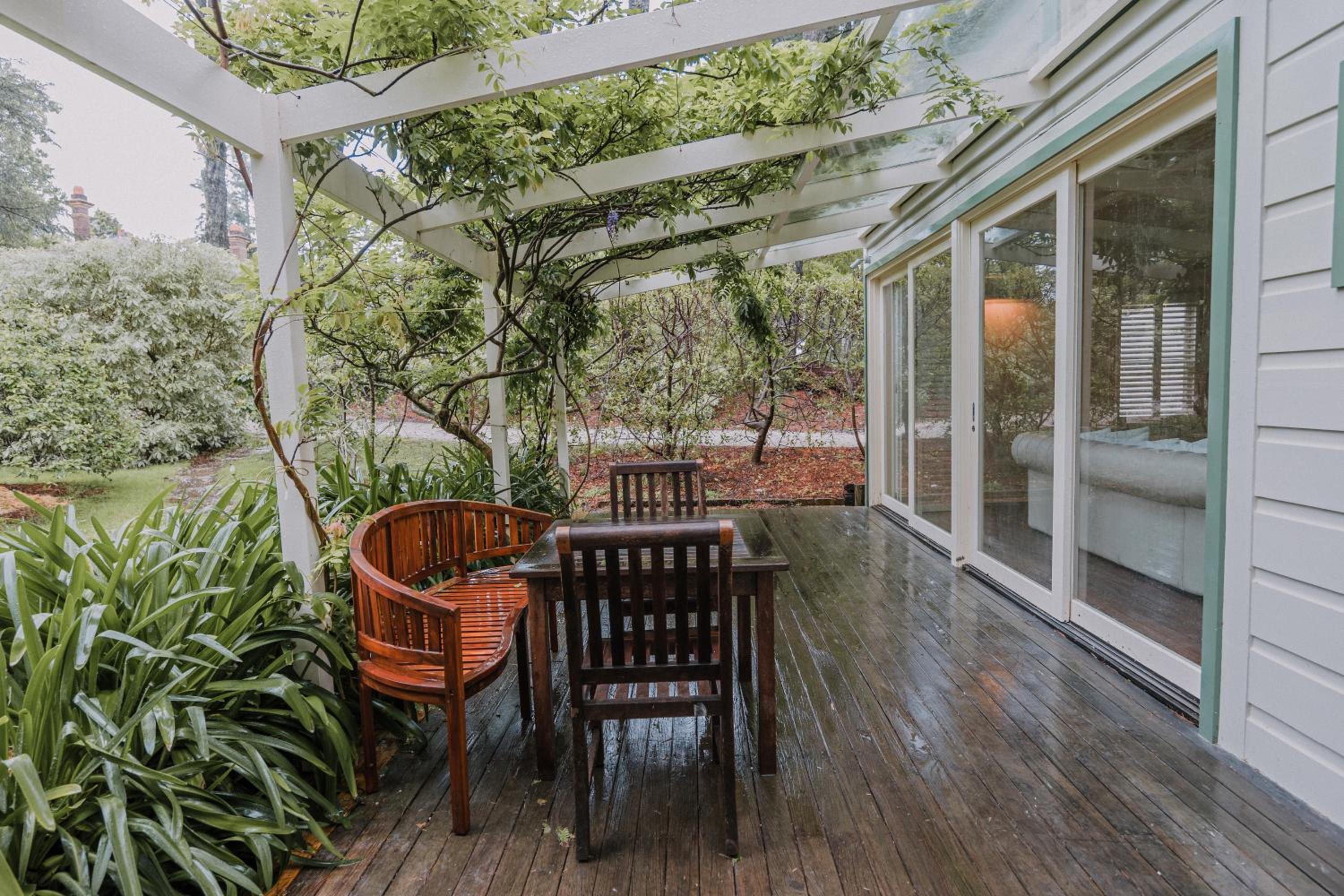 Carramar Coach House, Romantic Falls Retreat
