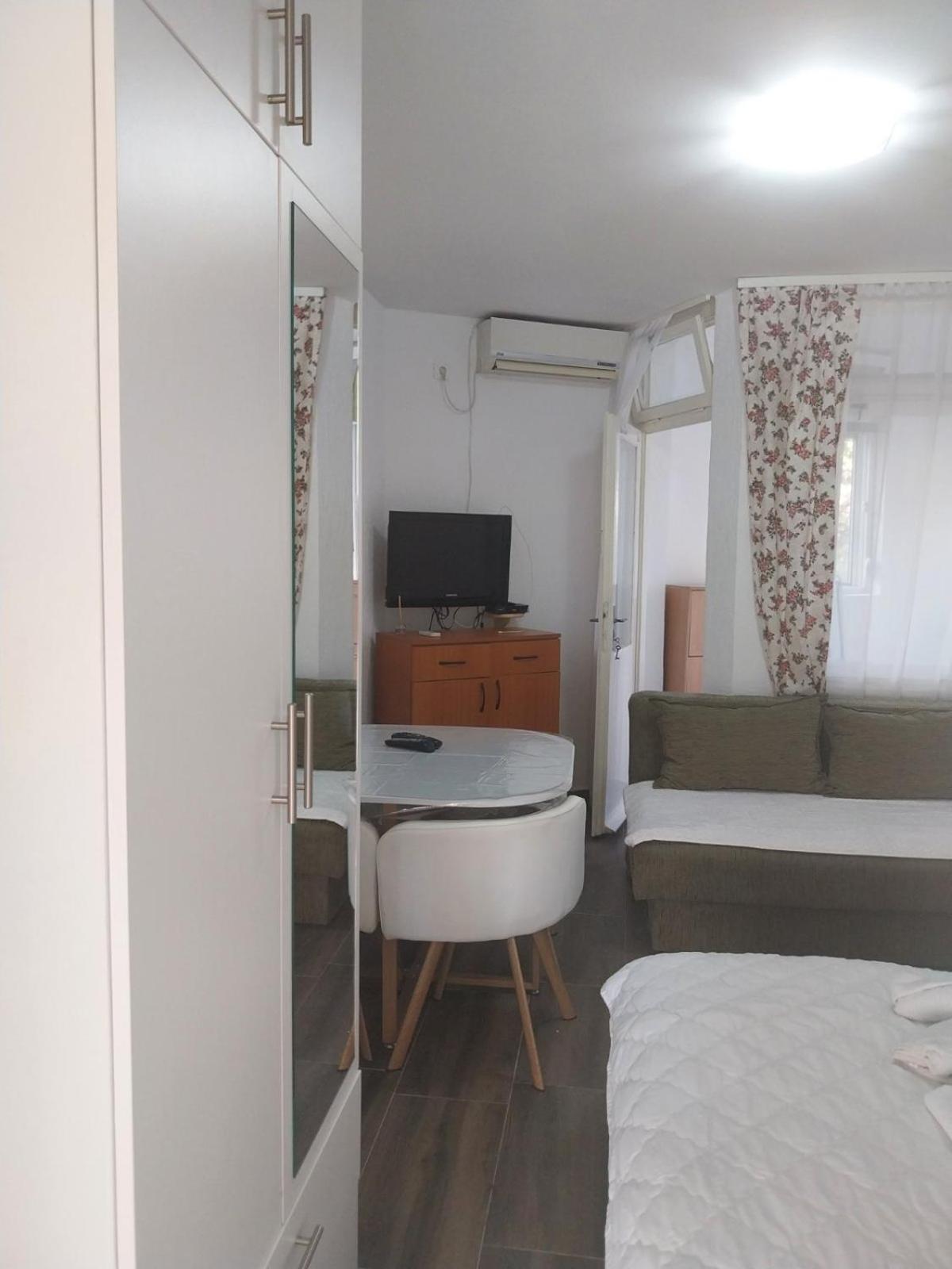Apartment Happy