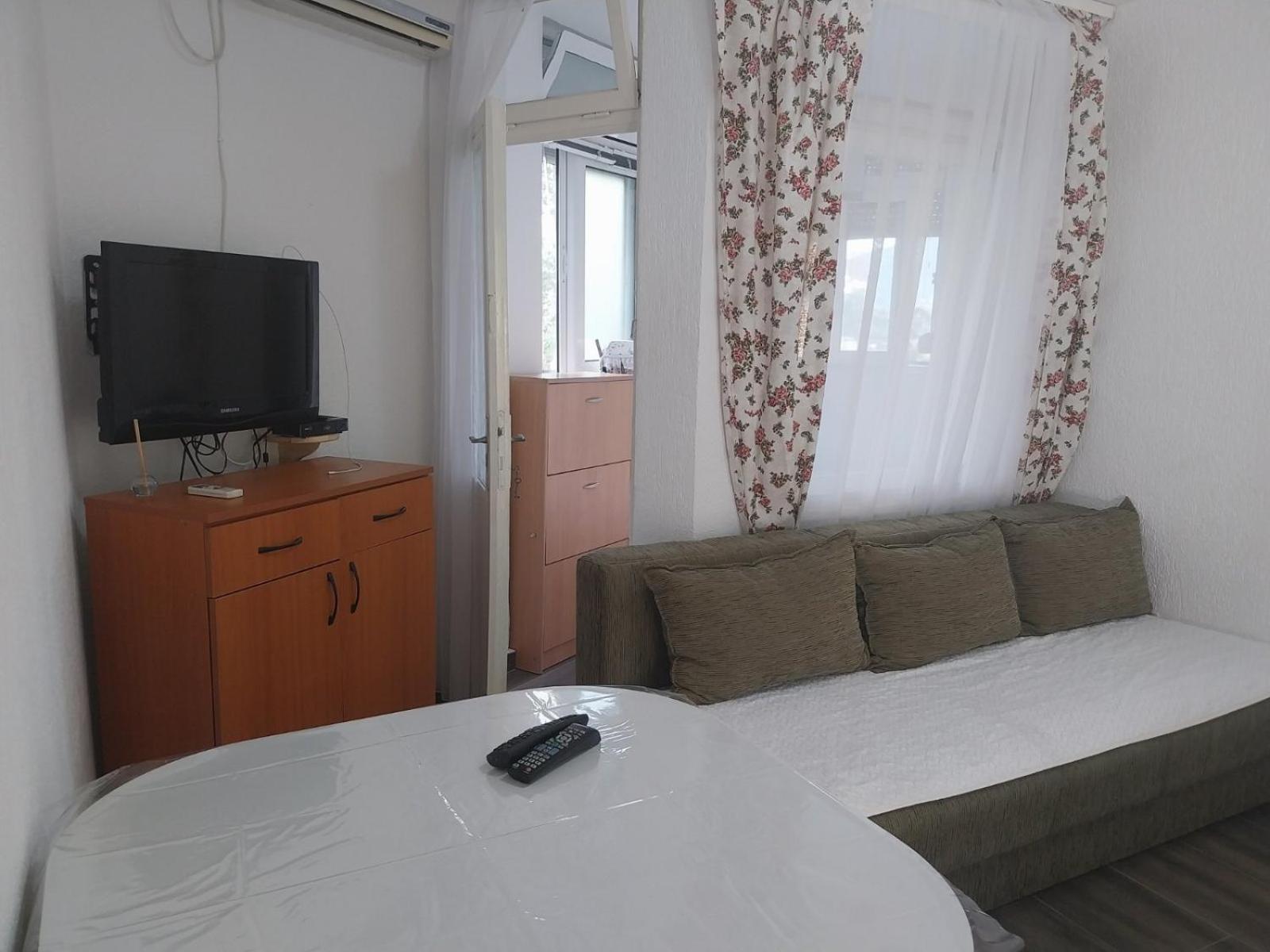 Apartment Happy