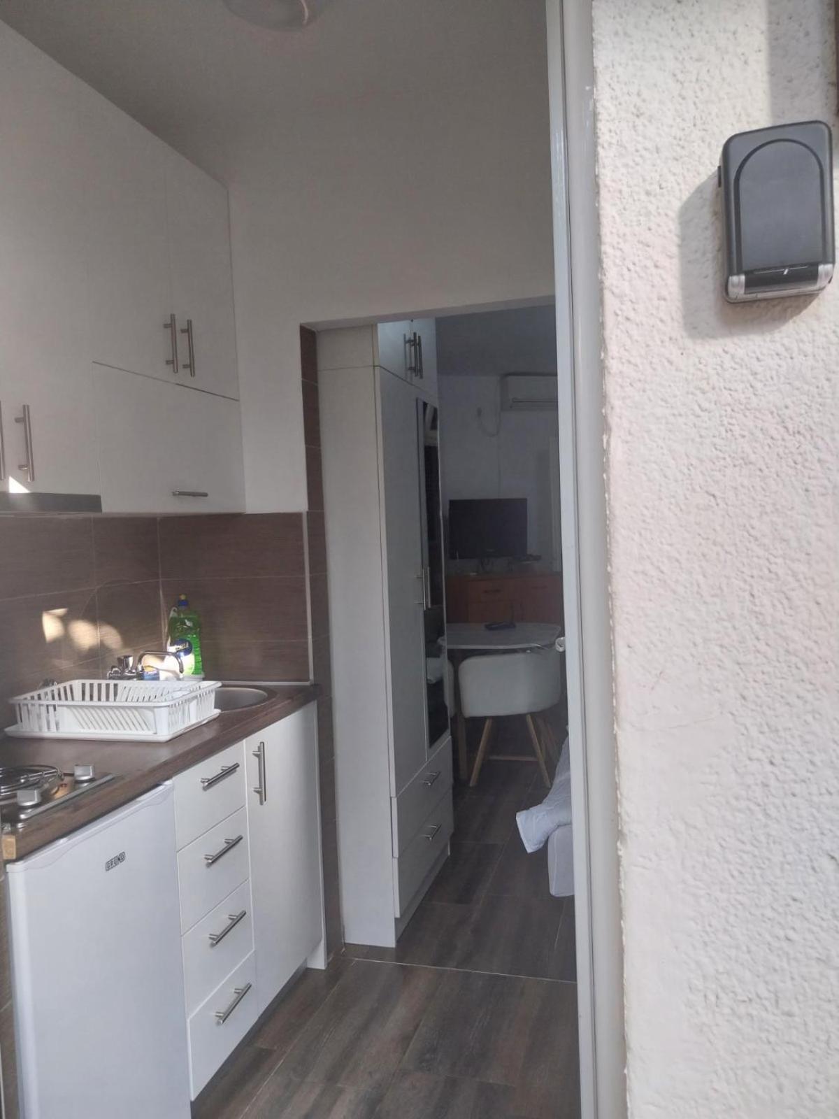 Apartment Happy