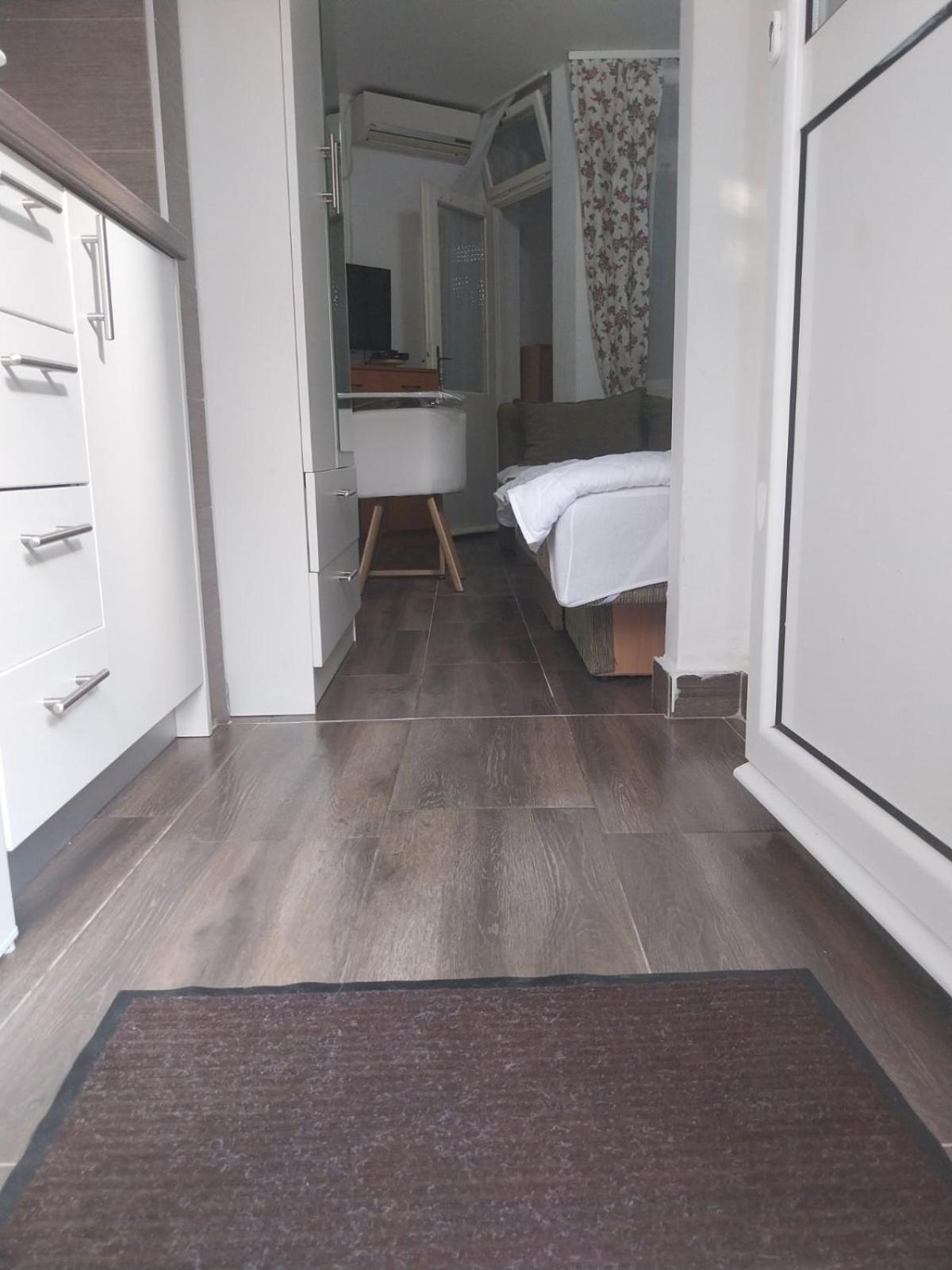 Apartment Happy