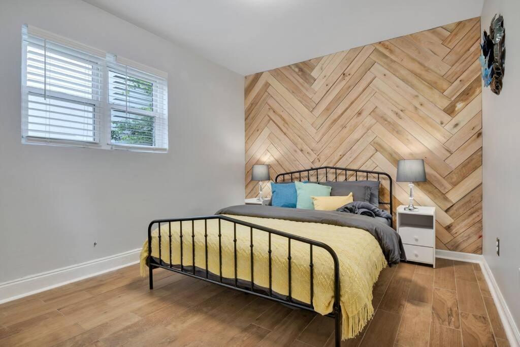 Hideaway in The Hood - Reno'd Mechanicsville Apt! view 4