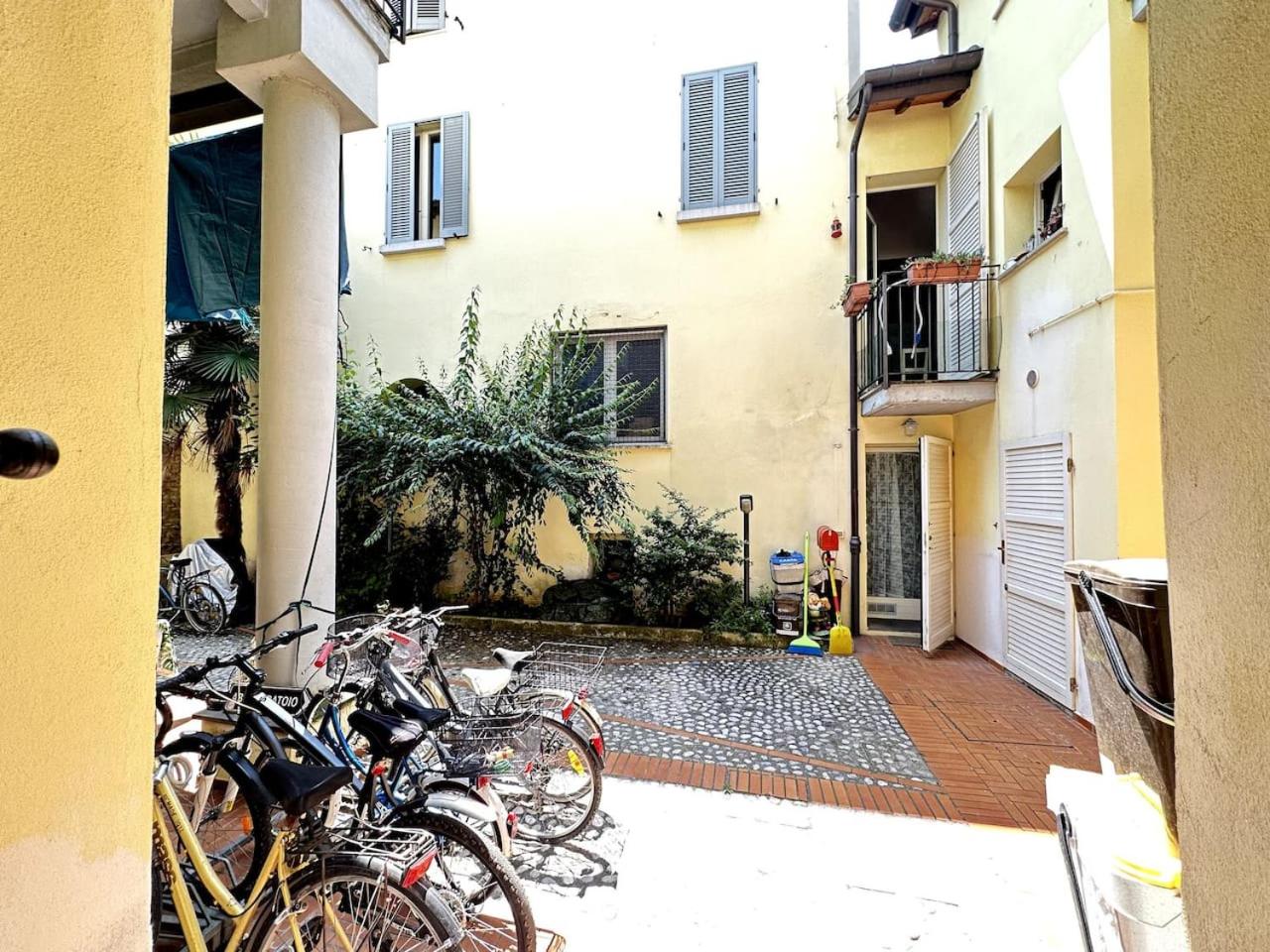 Angolo di centro città view 5