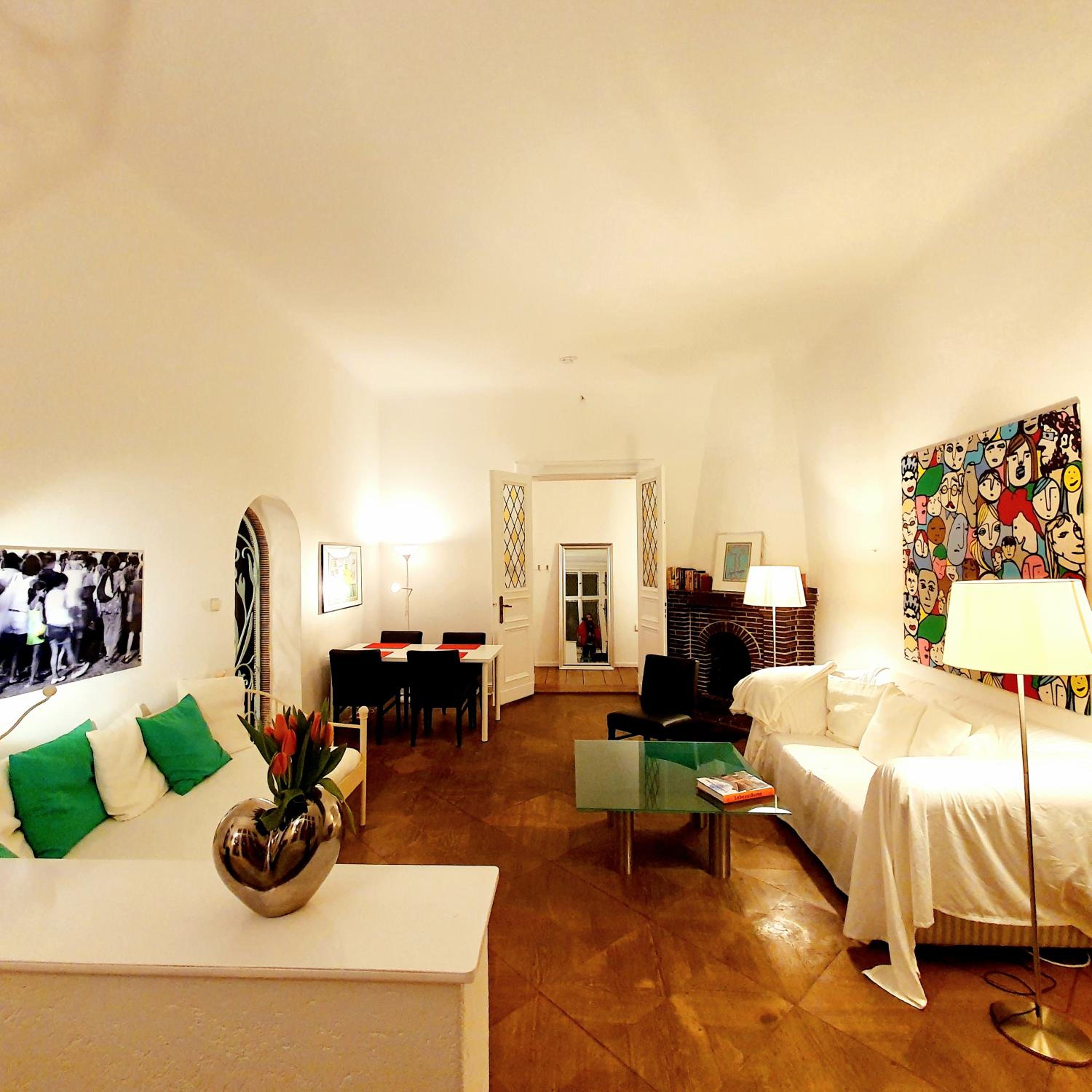 Apartment 3 large rooms with 2 separate bedbrooms close to city centre near Kudamm and KaDeWe